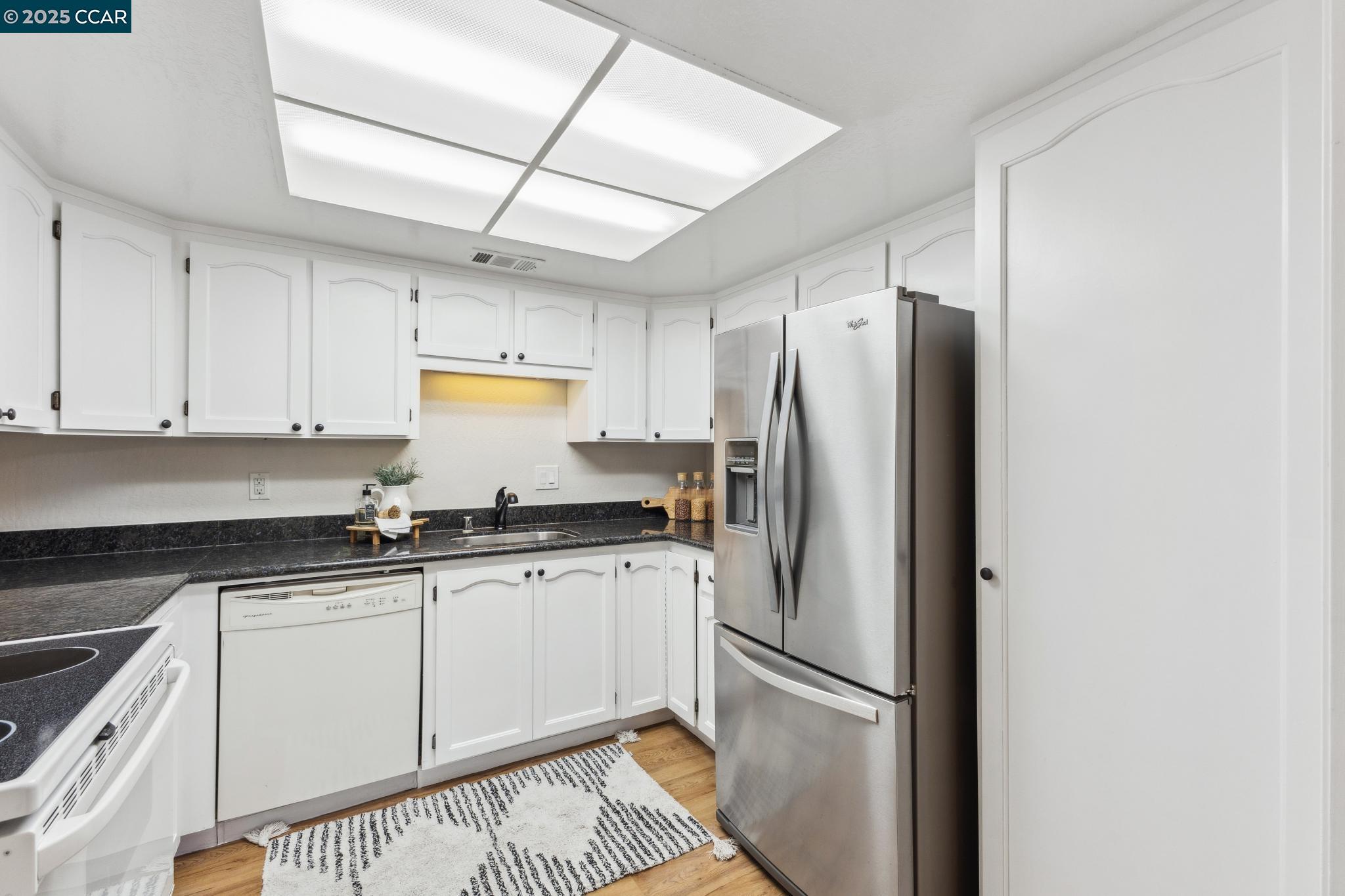 Photo #4: 41095544 Listing: Photo #4