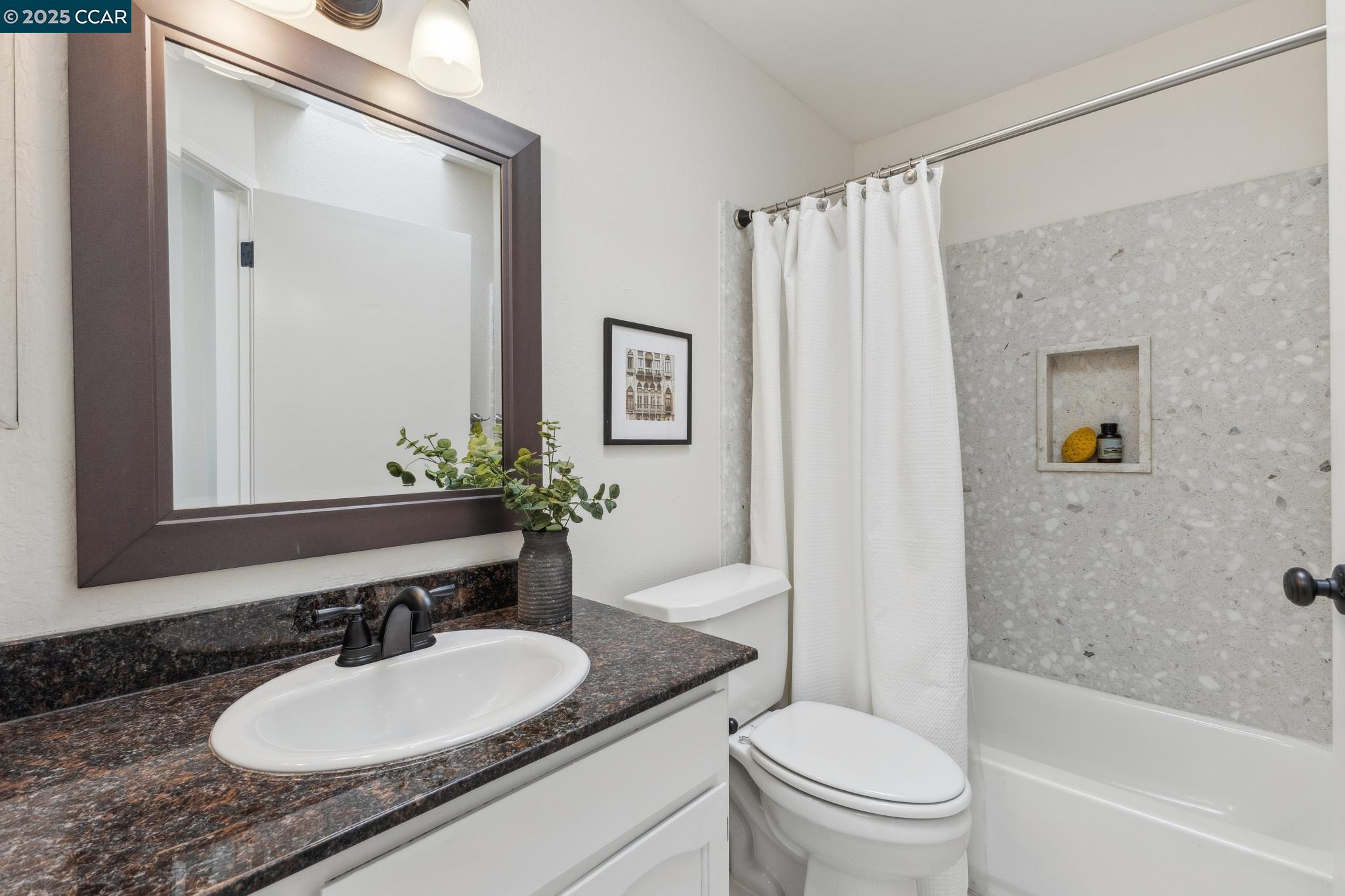 Detail Gallery Image 10 of 18 For 104 Cleaveland Rd, Pleasant Hill,  CA 94523 - 2 Beds | 2 Baths