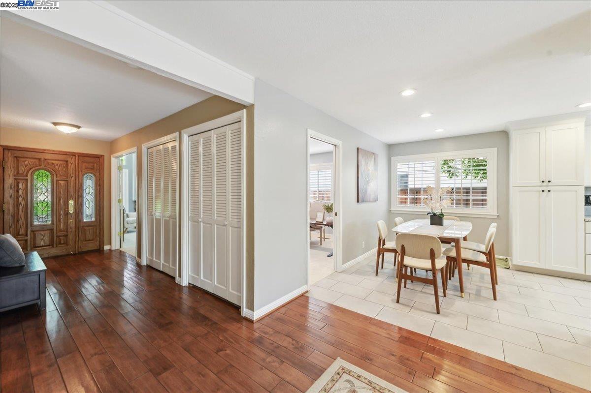 Detail Gallery Image 14 of 51 For 4730 Del Valle Pkwy, Pleasanton,  CA 94566 - 4 Beds | 3 Baths