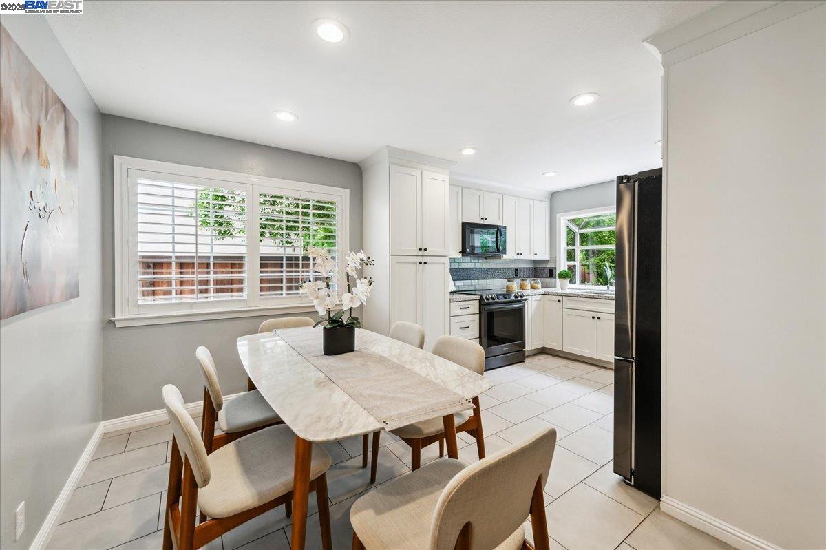 Detail Gallery Image 16 of 51 For 4730 Del Valle Pkwy, Pleasanton,  CA 94566 - 4 Beds | 3 Baths