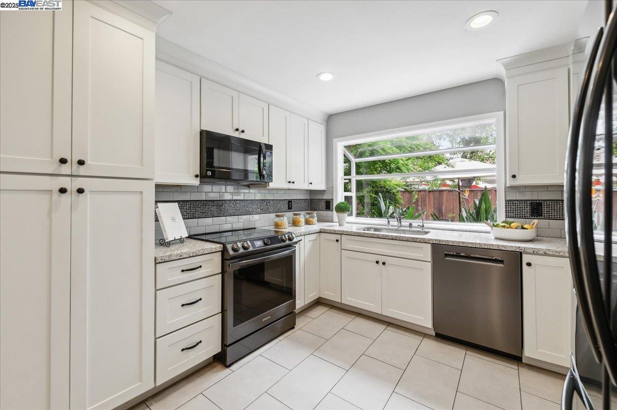 Detail Gallery Image 18 of 51 For 4730 Del Valle Pkwy, Pleasanton,  CA 94566 - 4 Beds | 3 Baths