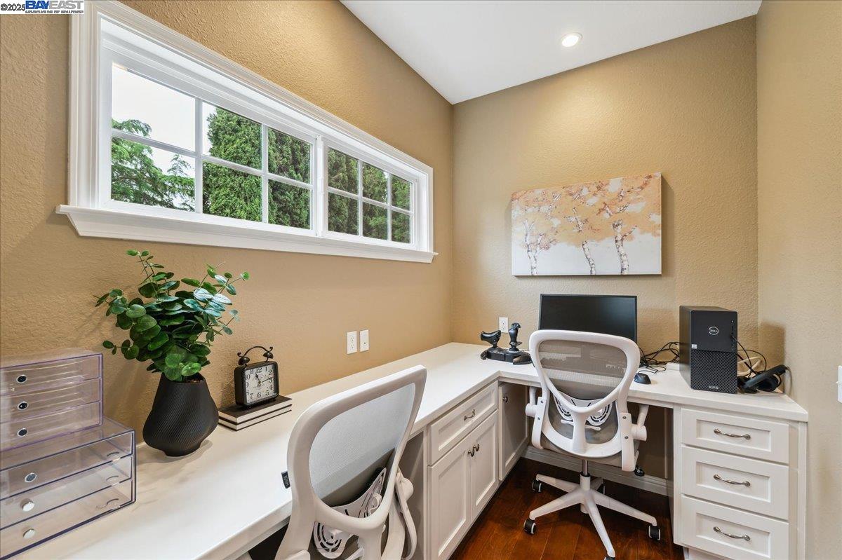 Detail Gallery Image 31 of 51 For 4730 Del Valle Pkwy, Pleasanton,  CA 94566 - 4 Beds | 3 Baths