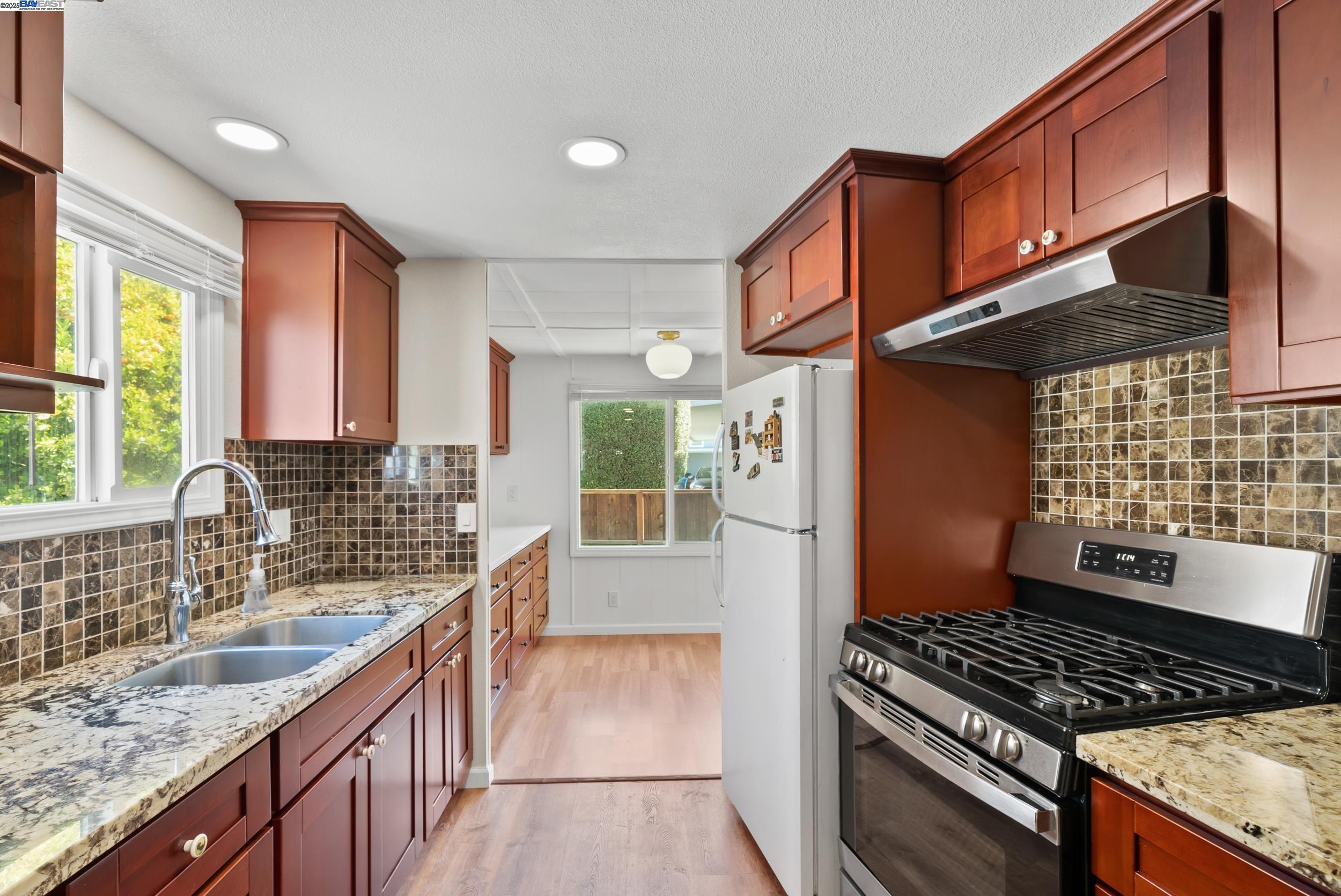 Detail Gallery Image 1 of 31 For 218 Hula Circle, Union City,  CA 94587 - 2 Beds | 1 Baths
