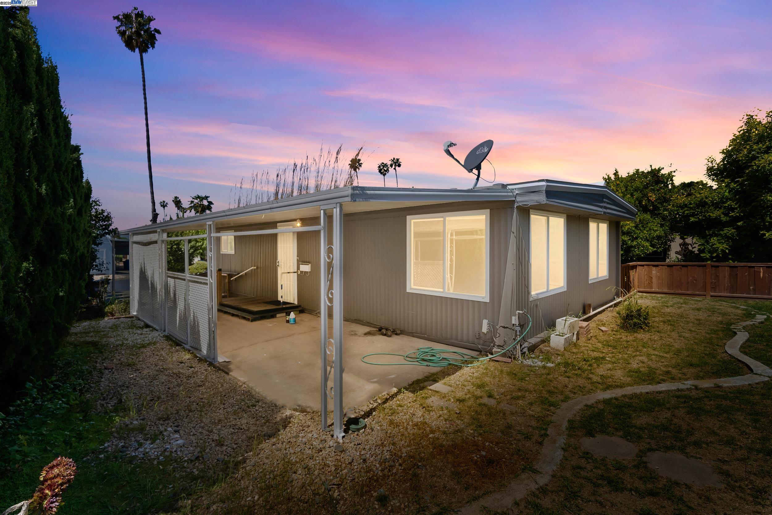 Detail Gallery Image 3 of 31 For 218 Hula Circle, Union City,  CA 94587 - 2 Beds | 1 Baths