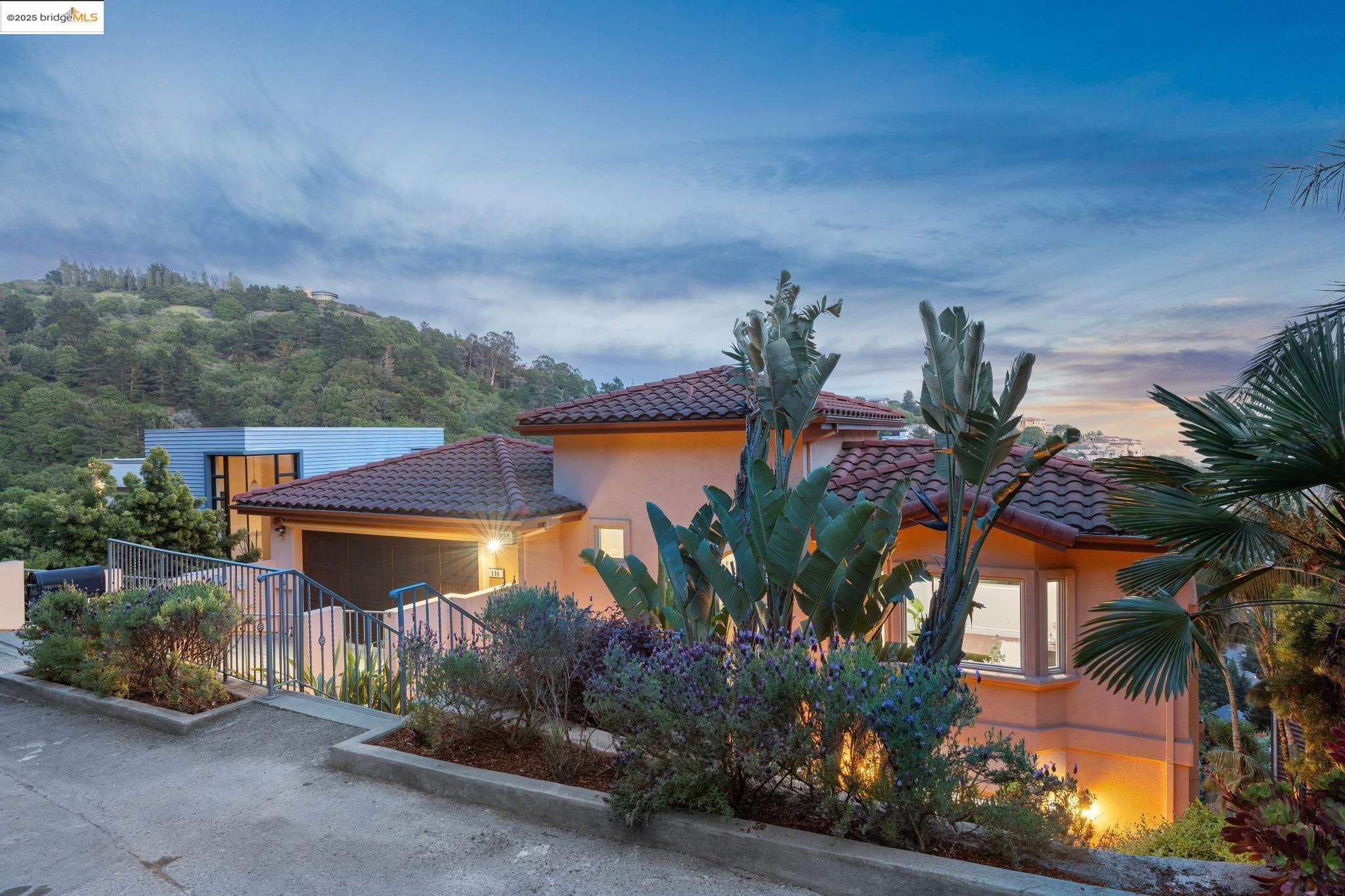 Detail Gallery Image 2 of 60 For 530 Gravatt Dr, Berkeley,  CA 94705 - 4 Beds | 3/1 Baths