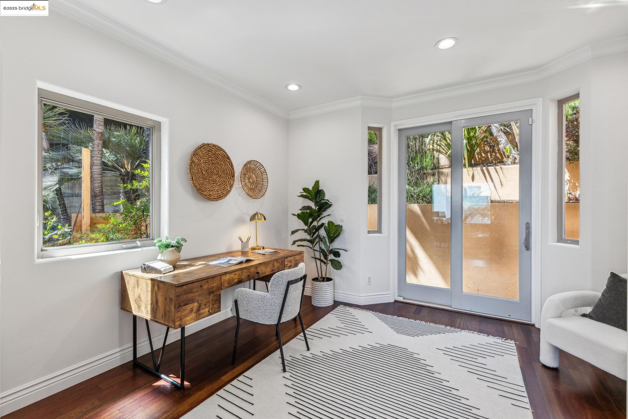 Detail Gallery Image 12 of 60 For 530 Gravatt Dr, Berkeley,  CA 94705 - 4 Beds | 3/1 Baths