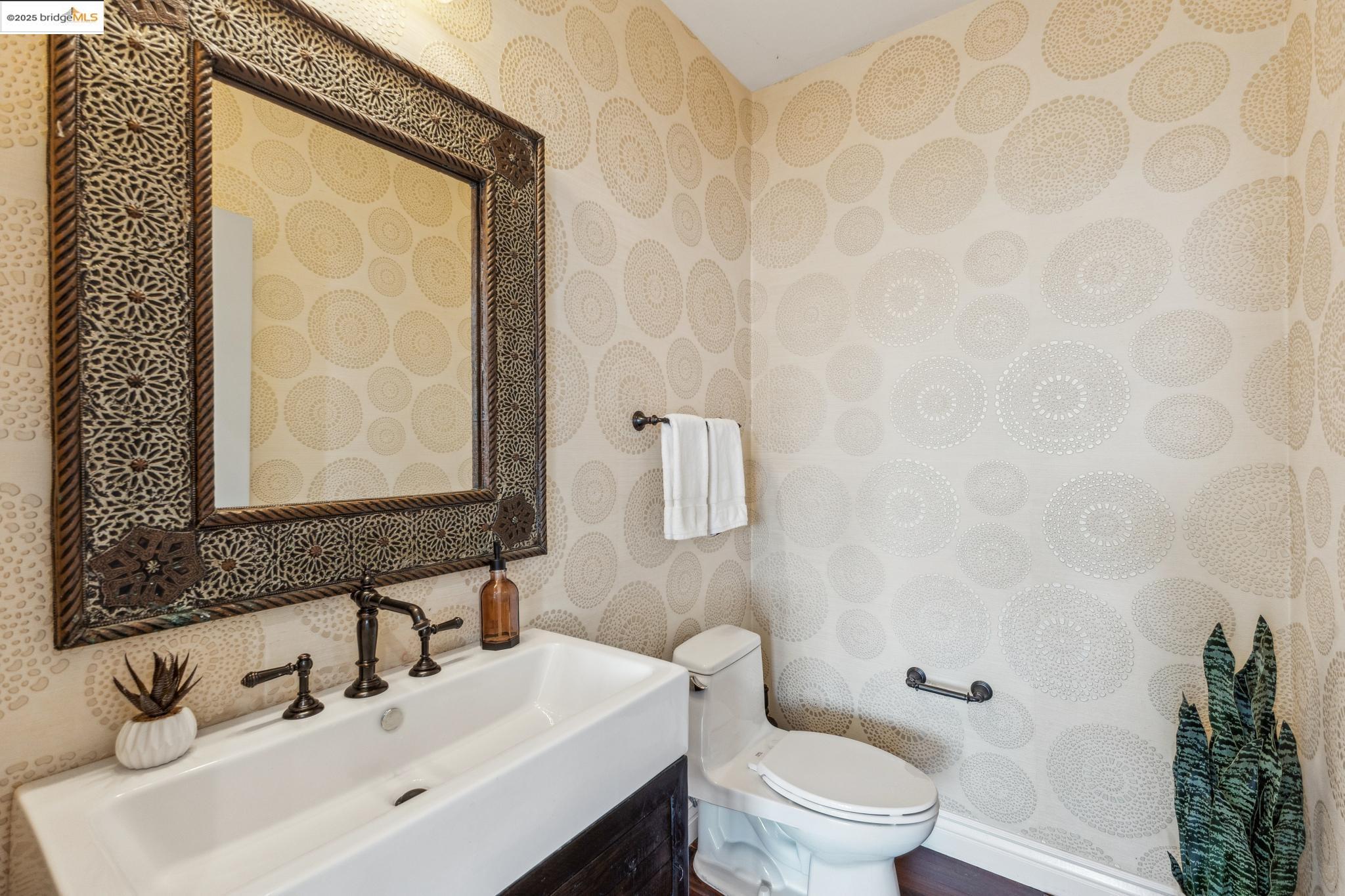 Detail Gallery Image 22 of 60 For 530 Gravatt Dr, Berkeley,  CA 94705 - 4 Beds | 3/1 Baths