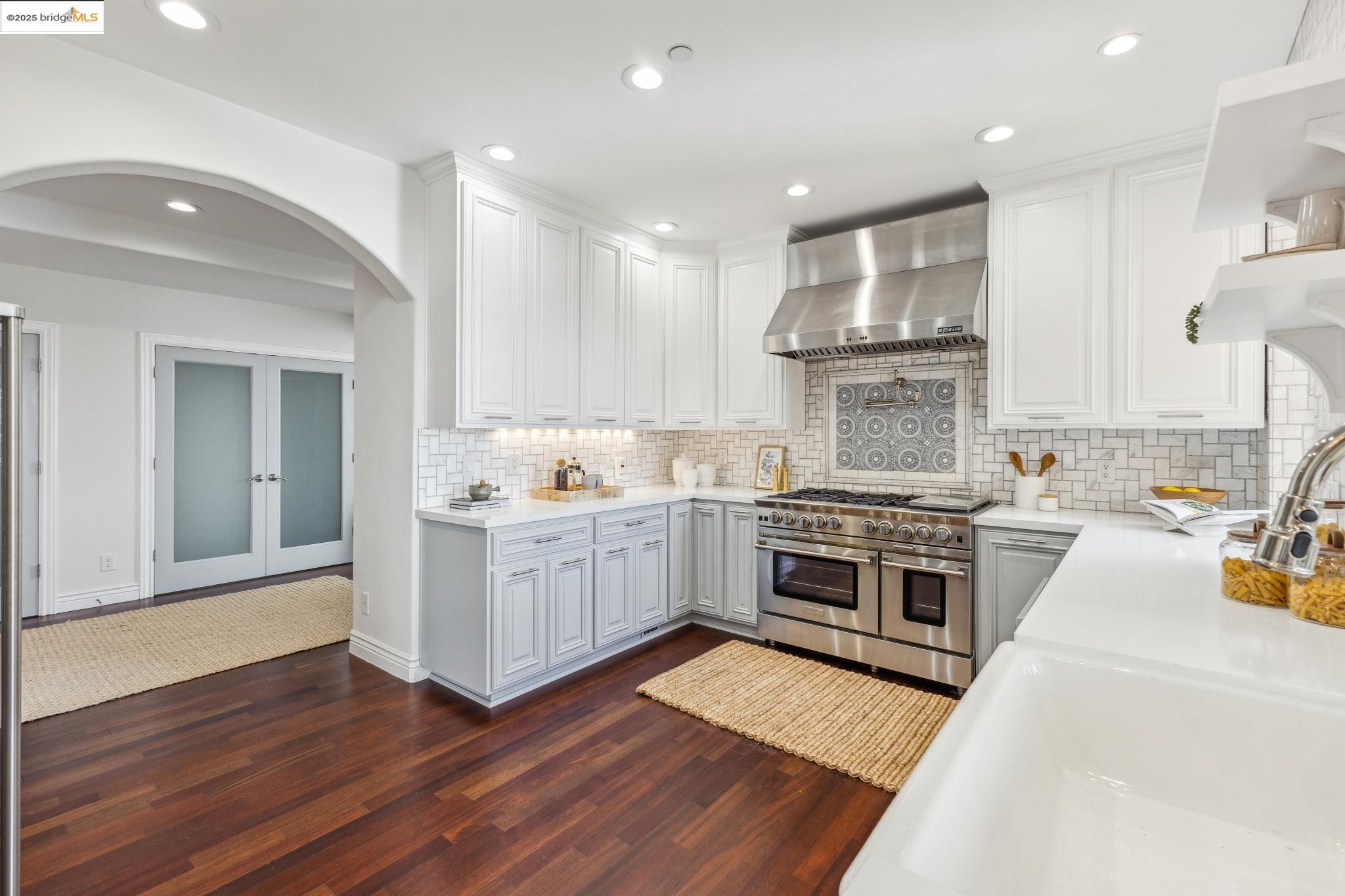 Detail Gallery Image 23 of 60 For 530 Gravatt Dr, Berkeley,  CA 94705 - 4 Beds | 3/1 Baths