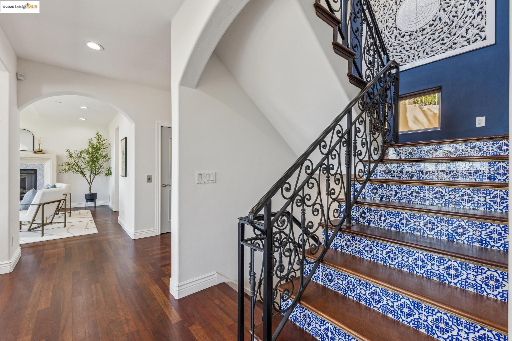 Detail Gallery Image 28 of 60 For 530 Gravatt Dr, Berkeley,  CA 94705 - 4 Beds | 3/1 Baths