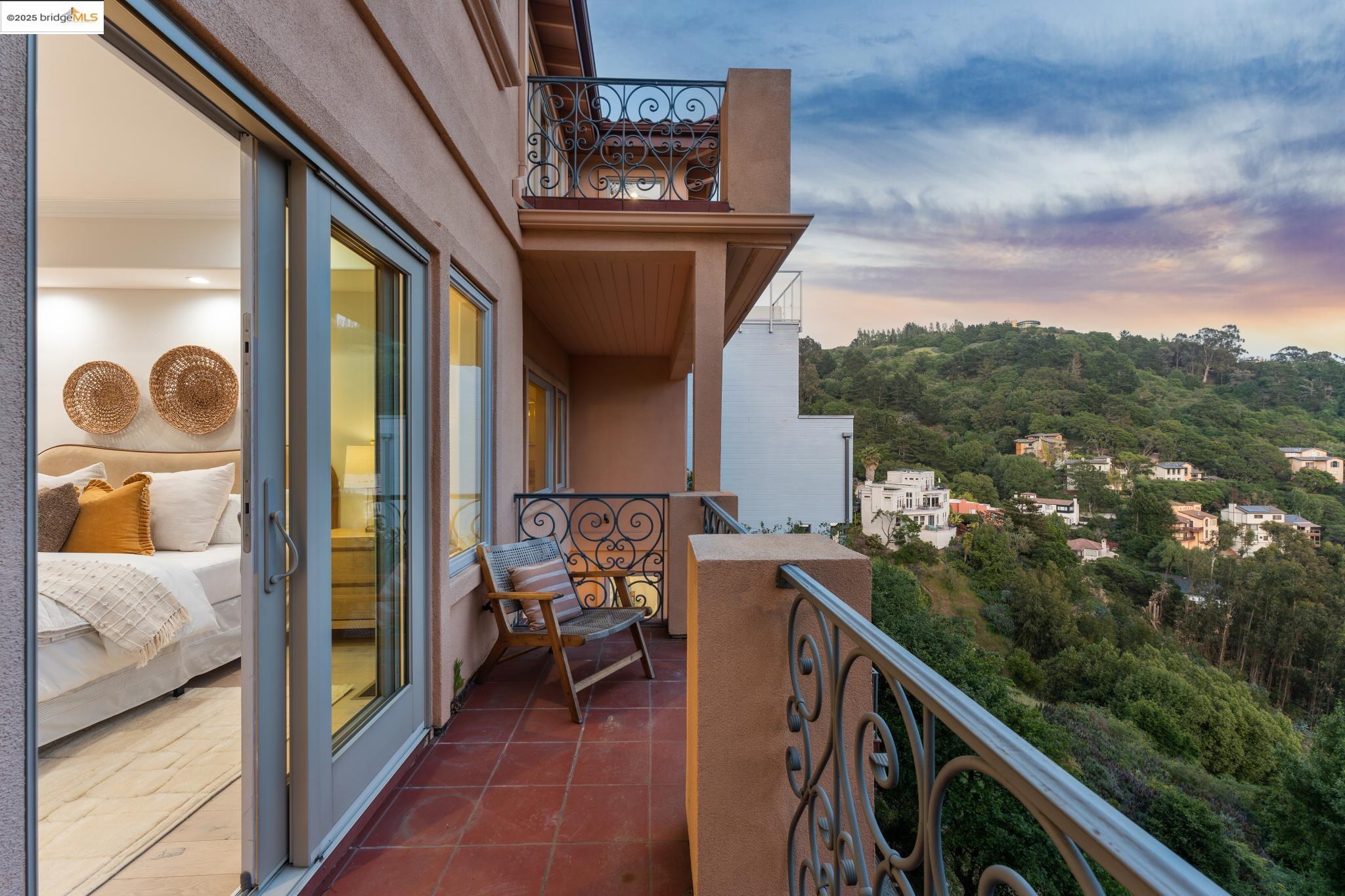 Detail Gallery Image 35 of 60 For 530 Gravatt Dr, Berkeley,  CA 94705 - 4 Beds | 3/1 Baths