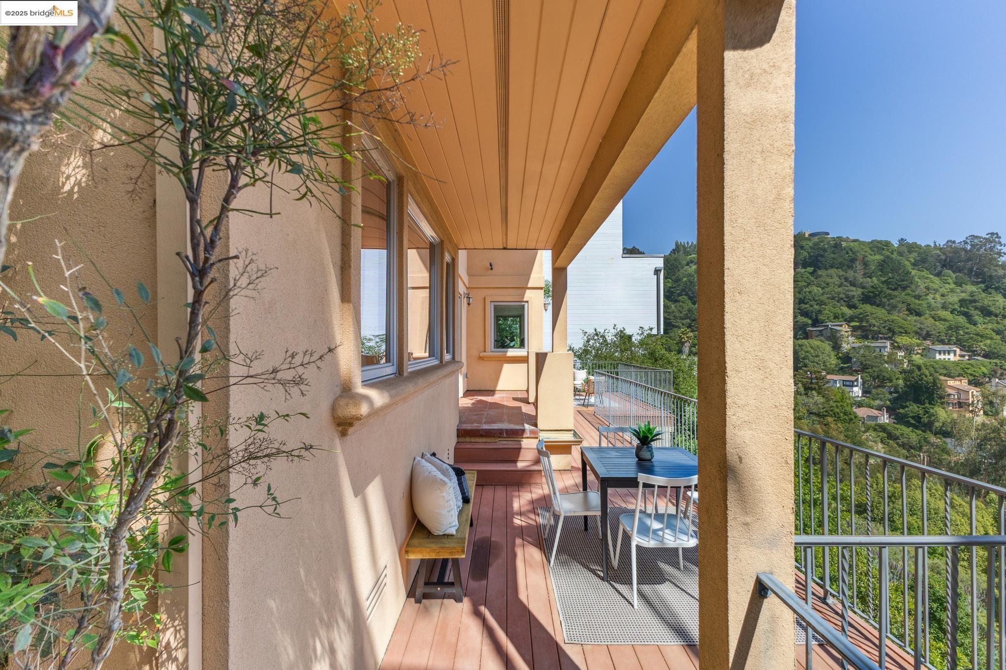 Detail Gallery Image 51 of 60 For 530 Gravatt Dr, Berkeley,  CA 94705 - 4 Beds | 3/1 Baths