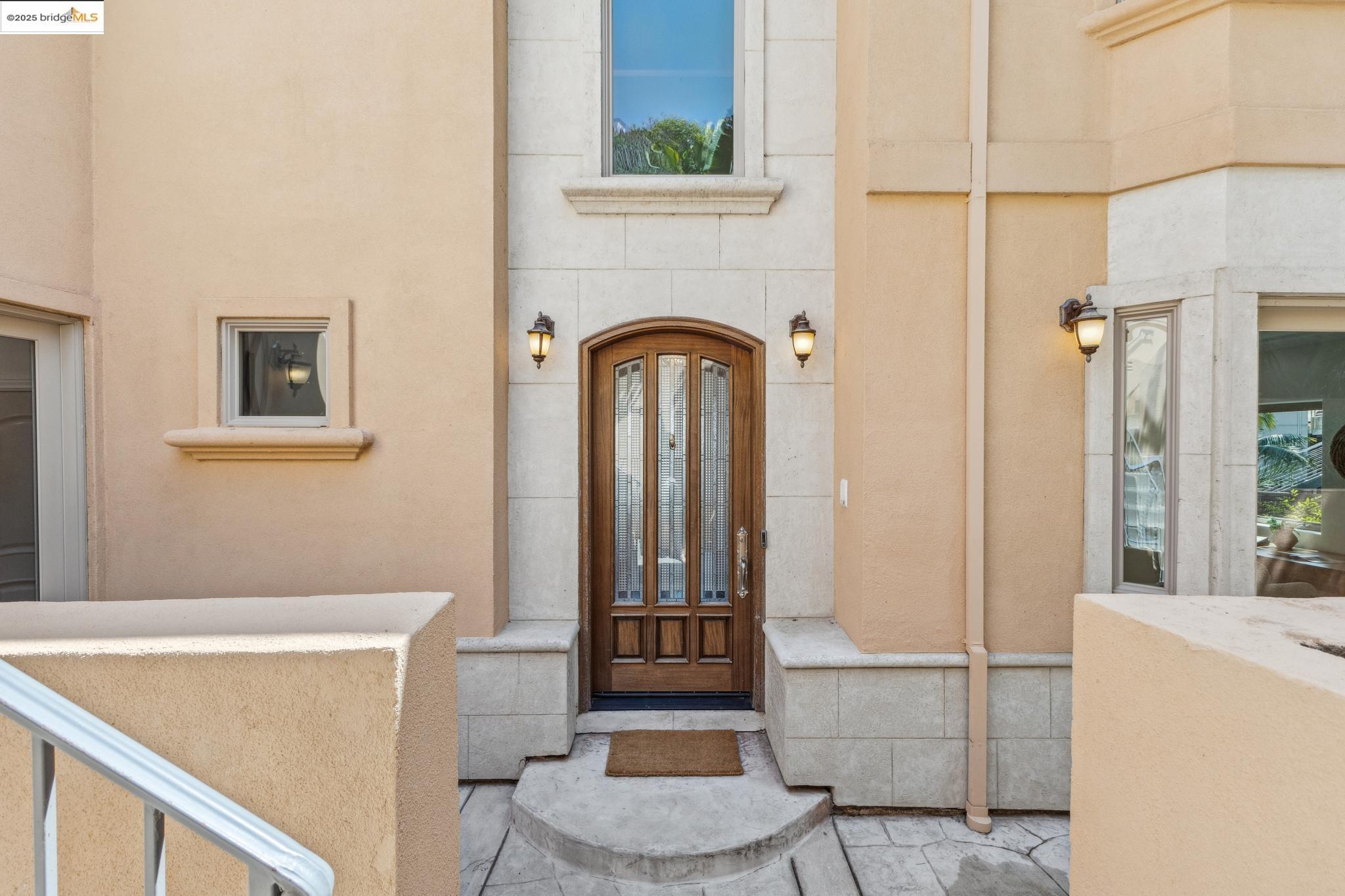 Detail Gallery Image 7 of 60 For 530 Gravatt Dr, Berkeley,  CA 94705 - 4 Beds | 3/1 Baths