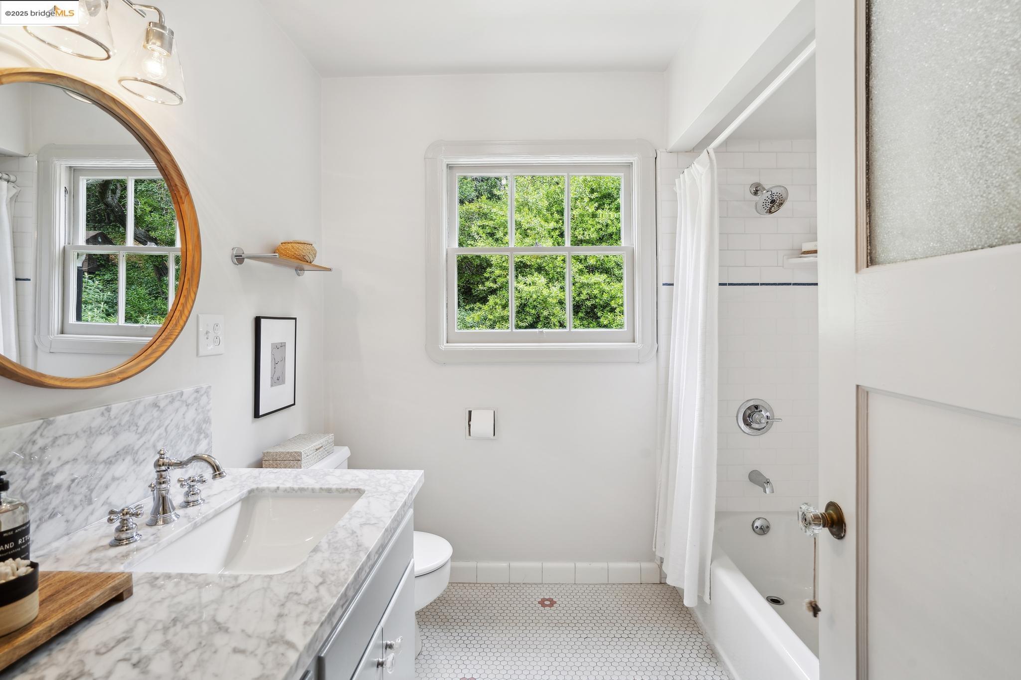 1562 Trestle Glen, Oakland, California 94610, 3 Bedrooms Bedrooms, 6 Rooms Rooms,2 BathroomsBathrooms,Residential,For Sale,1562 Trestle Glen,41095557