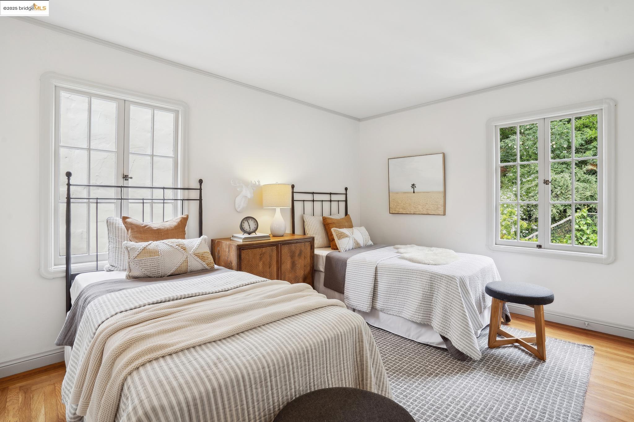 1562 Trestle Glen, Oakland, California 94610, 3 Bedrooms Bedrooms, 6 Rooms Rooms,2 BathroomsBathrooms,Residential,For Sale,1562 Trestle Glen,41095557