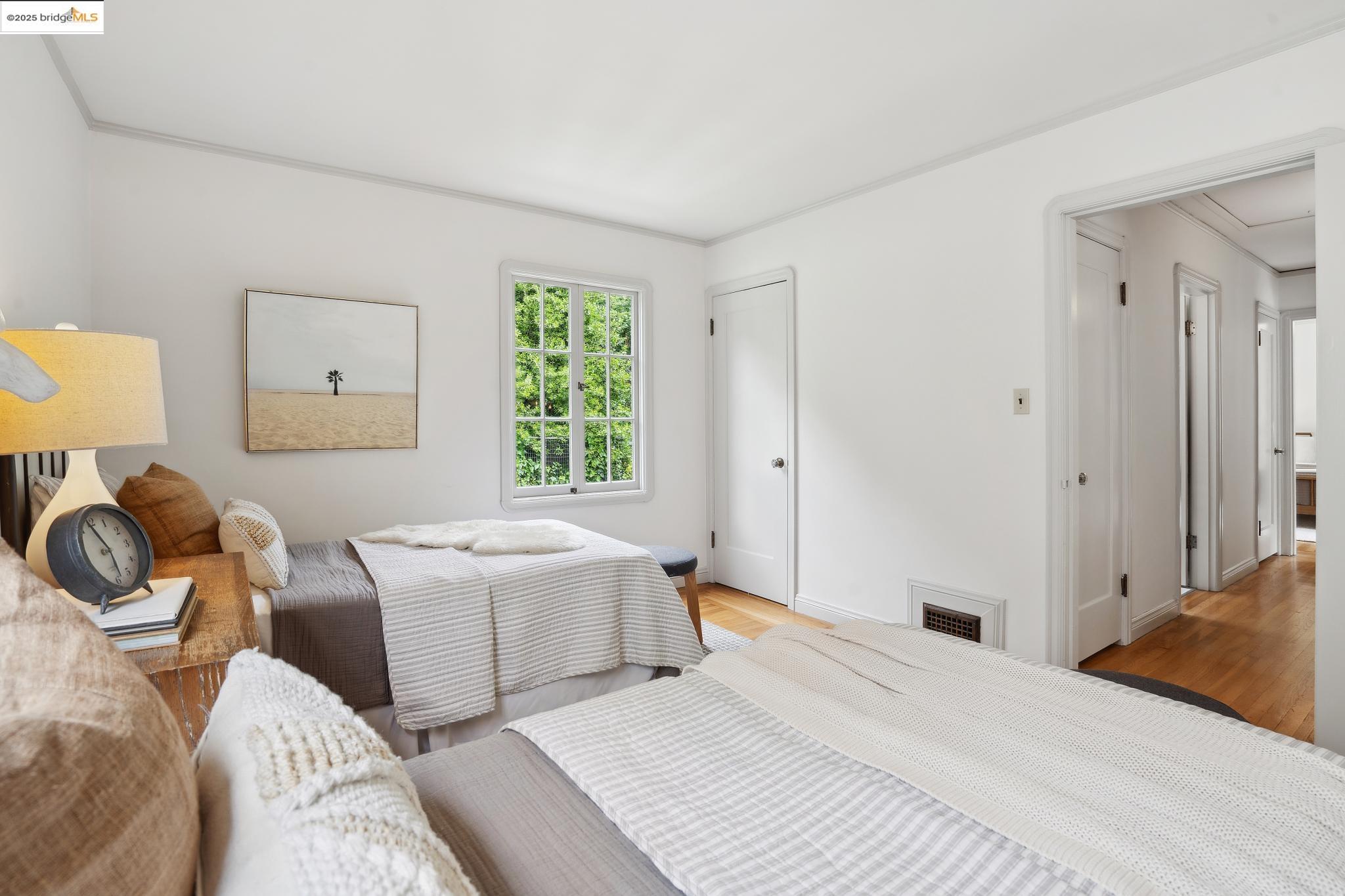 1562 Trestle Glen, Oakland, California 94610, 3 Bedrooms Bedrooms, 6 Rooms Rooms,2 BathroomsBathrooms,Residential,For Sale,1562 Trestle Glen,41095557