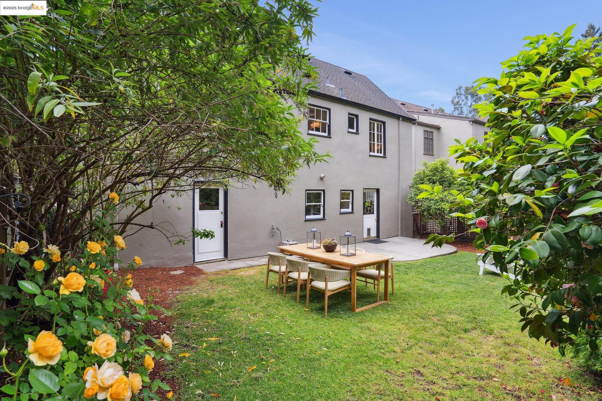 1562 Trestle Glen, Oakland, California 94610, 3 Bedrooms Bedrooms, 6 Rooms Rooms,2 BathroomsBathrooms,Residential,For Sale,1562 Trestle Glen,41095557