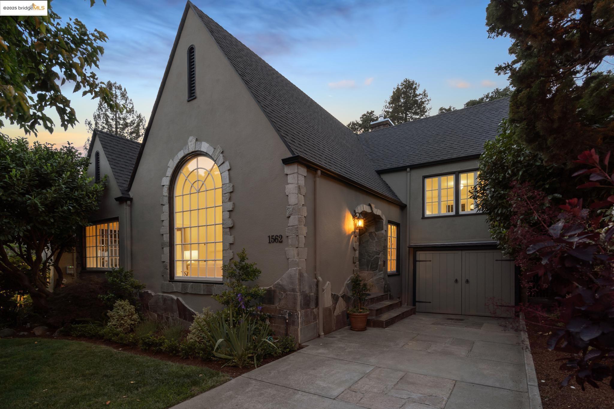 1562 Trestle Glen, Oakland, California 94610, 3 Bedrooms Bedrooms, 6 Rooms Rooms,2 BathroomsBathrooms,Residential,For Sale,1562 Trestle Glen,41095557