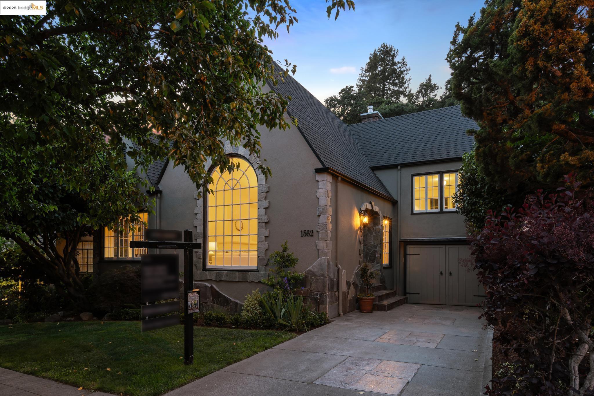 1562 Trestle Glen, Oakland, California 94610, 3 Bedrooms Bedrooms, 6 Rooms Rooms,2 BathroomsBathrooms,Residential,For Sale,1562 Trestle Glen,41095557