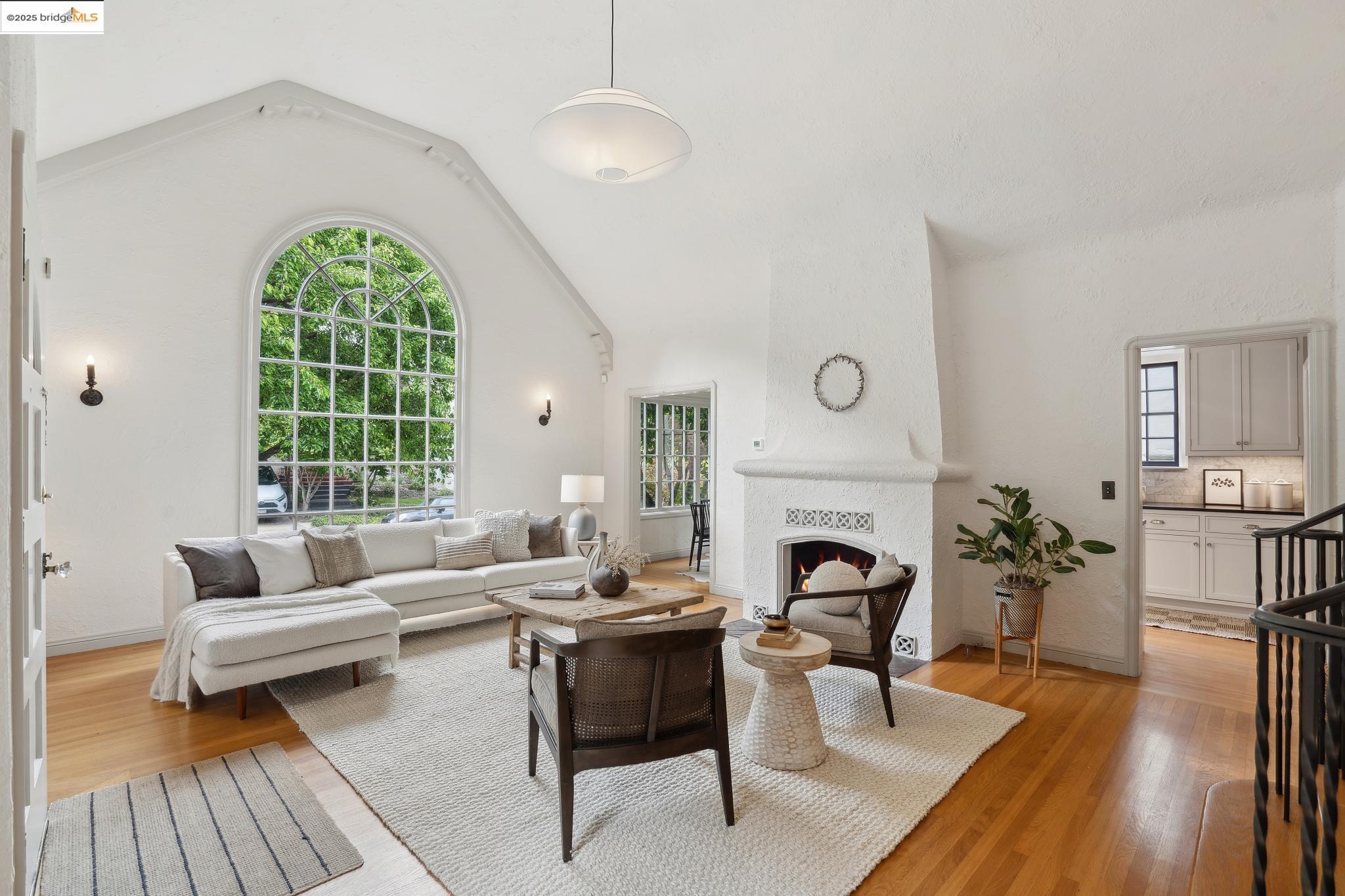 1562 Trestle Glen, Oakland, California 94610, 3 Bedrooms Bedrooms, 6 Rooms Rooms,2 BathroomsBathrooms,Residential,For Sale,1562 Trestle Glen,41095557