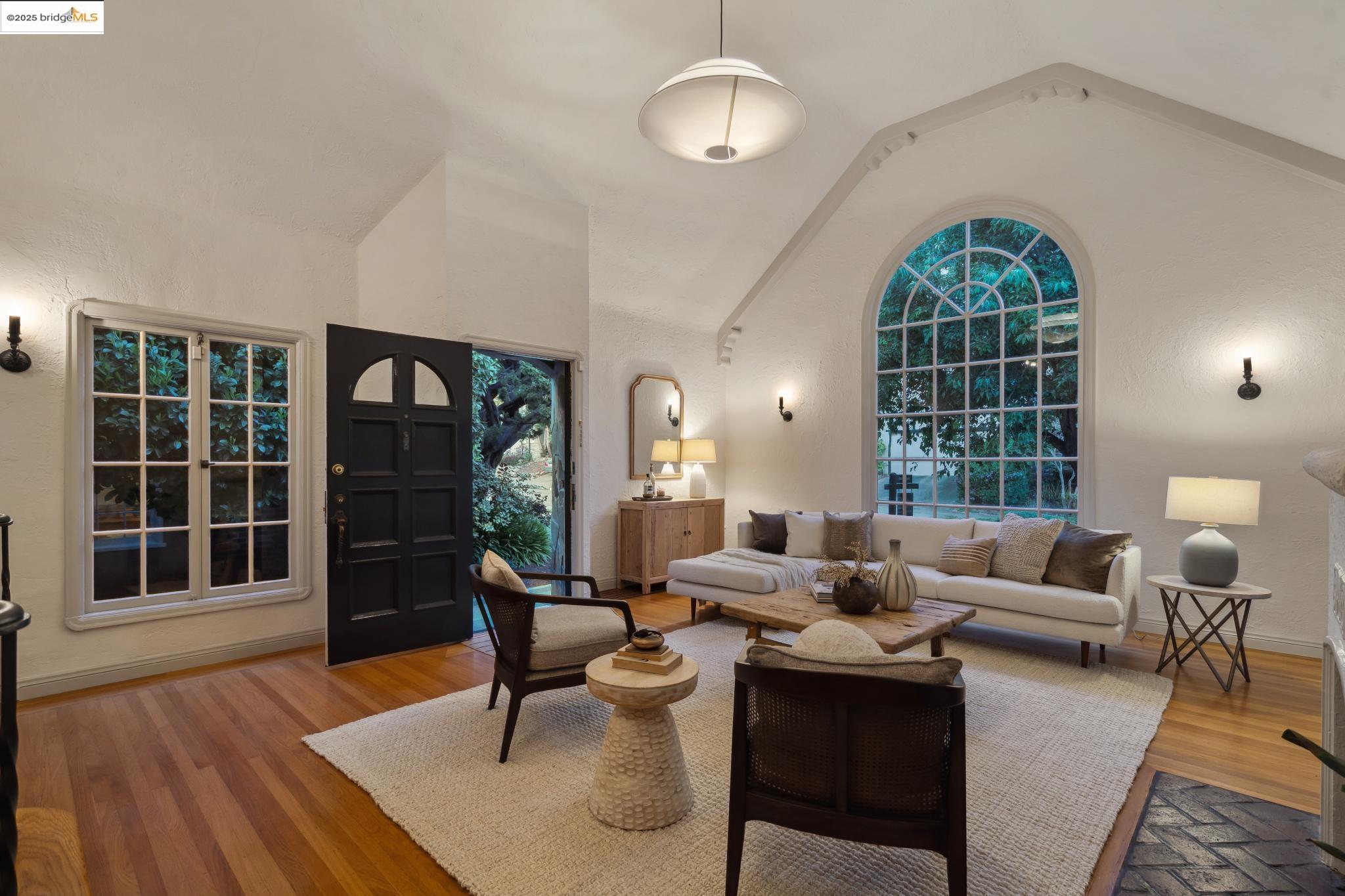1562 Trestle Glen, Oakland, California 94610, 3 Bedrooms Bedrooms, 6 Rooms Rooms,2 BathroomsBathrooms,Residential,For Sale,1562 Trestle Glen,41095557