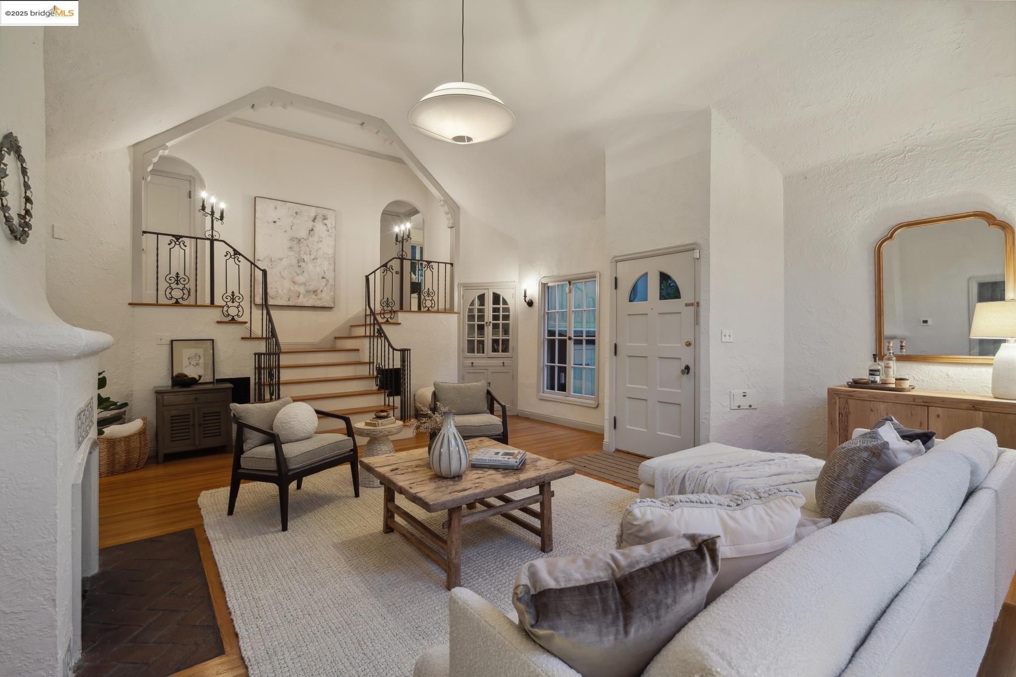 1562 Trestle Glen, Oakland, California 94610, 3 Bedrooms Bedrooms, 6 Rooms Rooms,2 BathroomsBathrooms,Residential,For Sale,1562 Trestle Glen,41095557