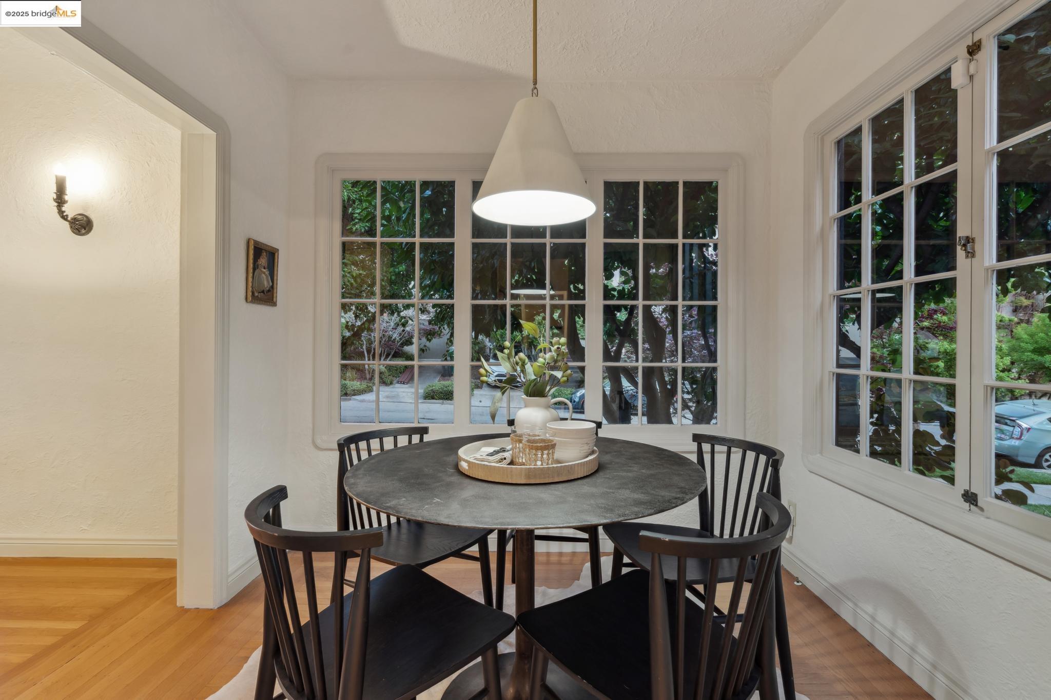 1562 Trestle Glen, Oakland, California 94610, 3 Bedrooms Bedrooms, 6 Rooms Rooms,2 BathroomsBathrooms,Residential,For Sale,1562 Trestle Glen,41095557