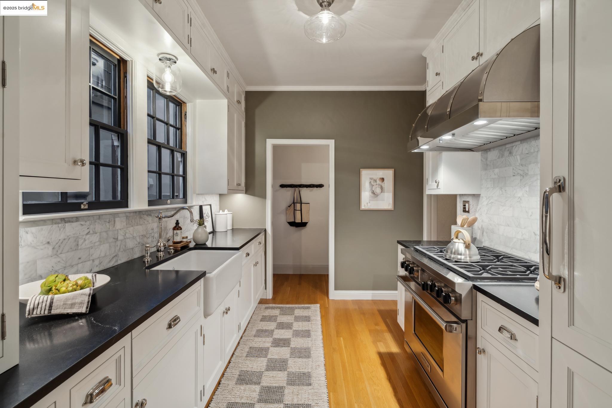 1562 Trestle Glen, Oakland, California 94610, 3 Bedrooms Bedrooms, 6 Rooms Rooms,2 BathroomsBathrooms,Residential,For Sale,1562 Trestle Glen,41095557