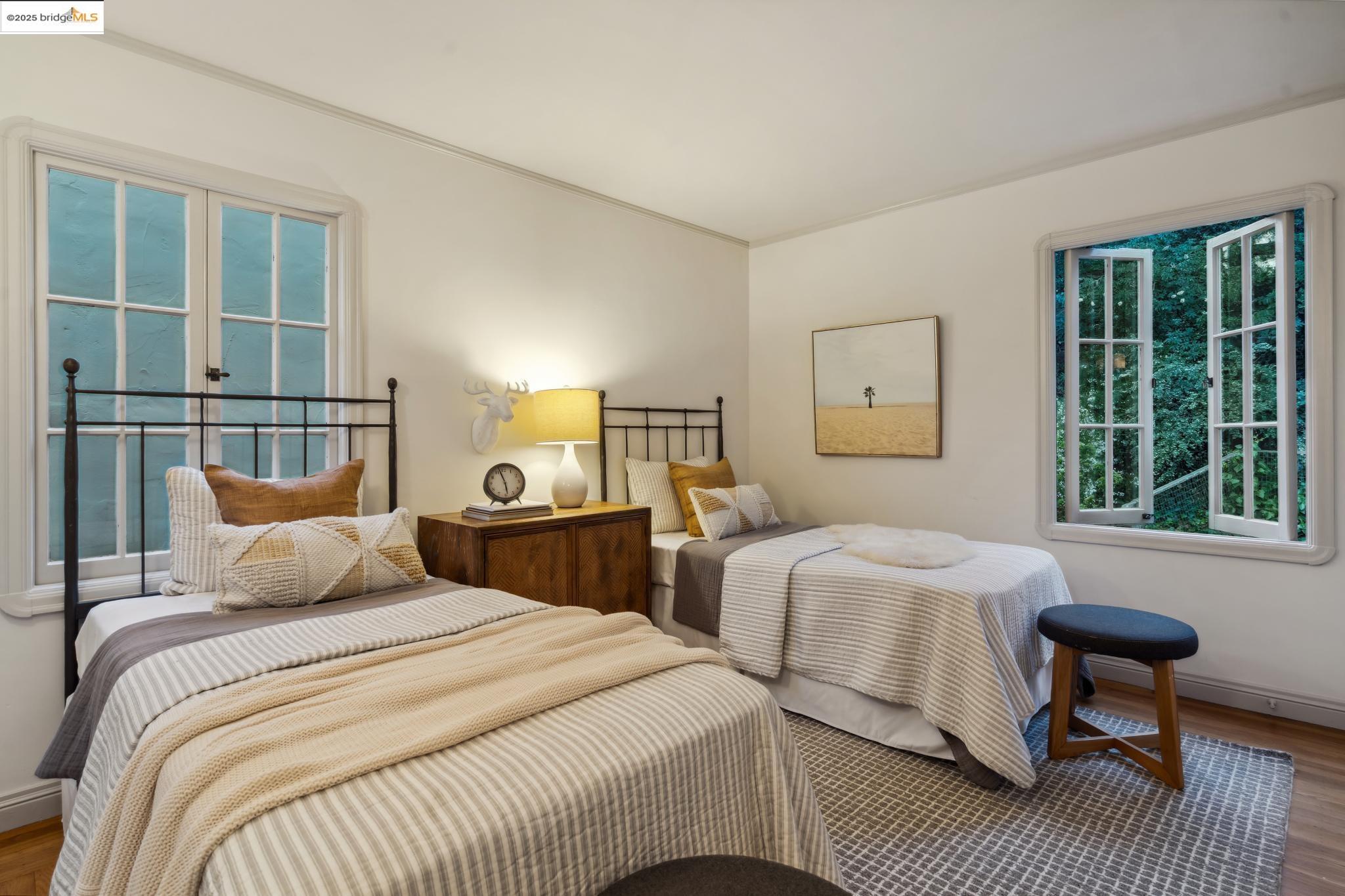 1562 Trestle Glen, Oakland, California 94610, 3 Bedrooms Bedrooms, 6 Rooms Rooms,2 BathroomsBathrooms,Residential,For Sale,1562 Trestle Glen,41095557