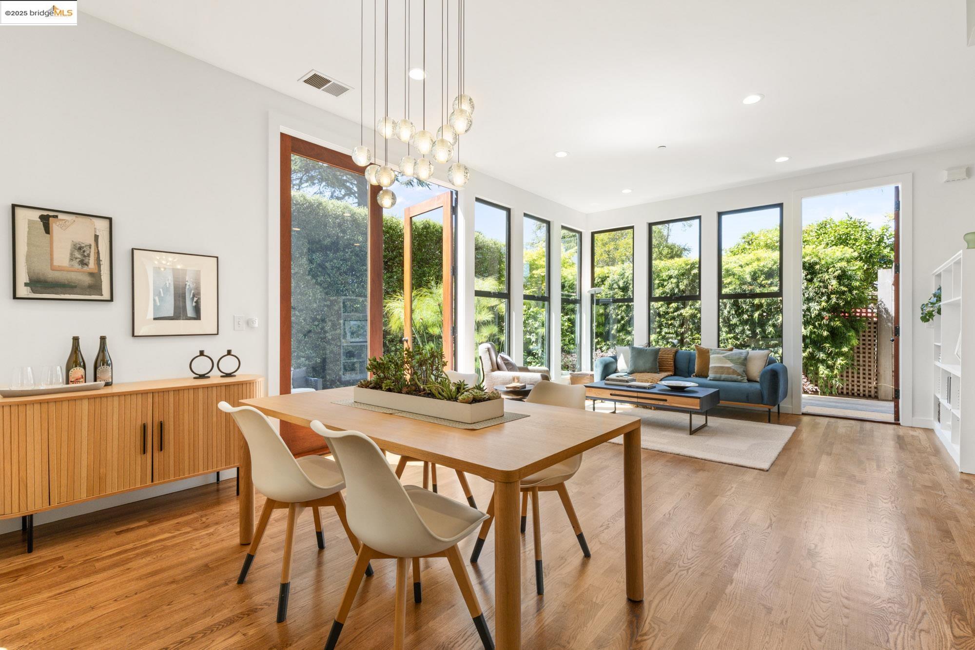Detail Gallery Image 19 of 60 For 586 66th St, Oakland,  CA 94609 - 3 Beds | 2/1 Baths
