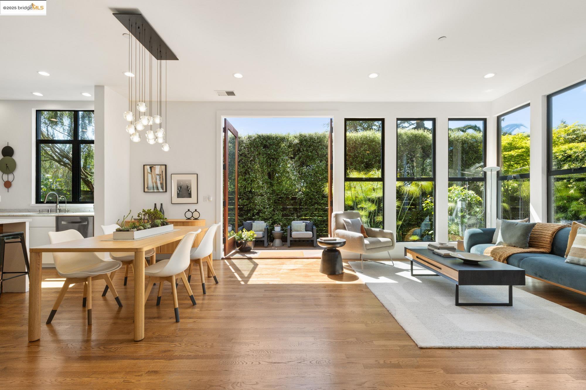 Detail Gallery Image 20 of 60 For 586 66th St, Oakland,  CA 94609 - 3 Beds | 2/1 Baths