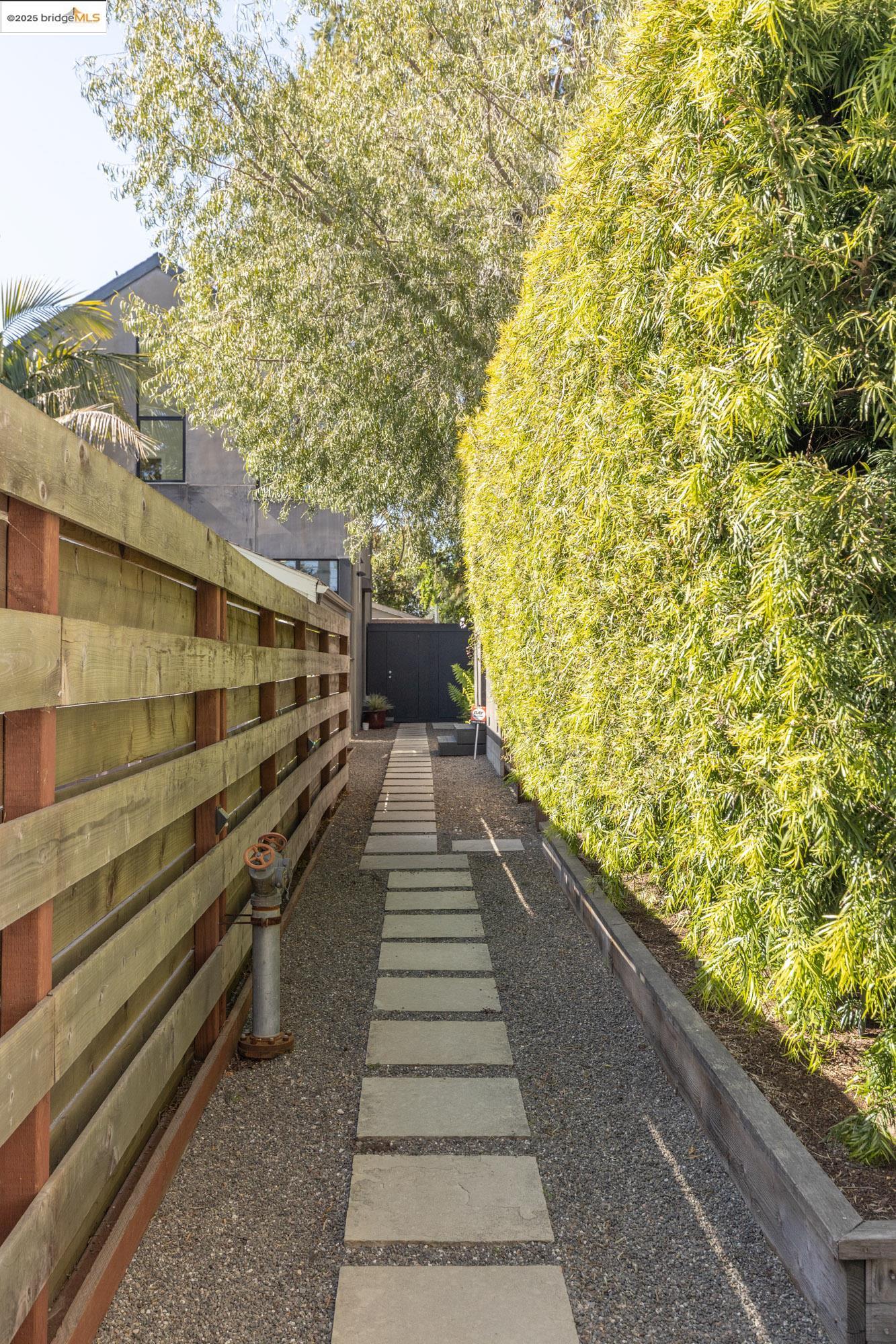 Detail Gallery Image 45 of 60 For 586 66th St, Oakland,  CA 94609 - 3 Beds | 2/1 Baths