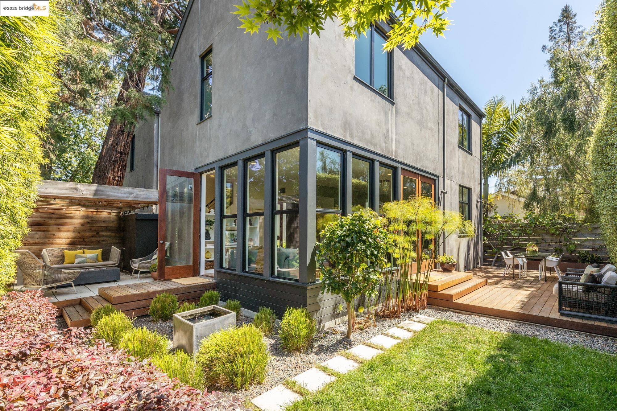 Detail Gallery Image 56 of 60 For 586 66th St, Oakland,  CA 94609 - 3 Beds | 2/1 Baths