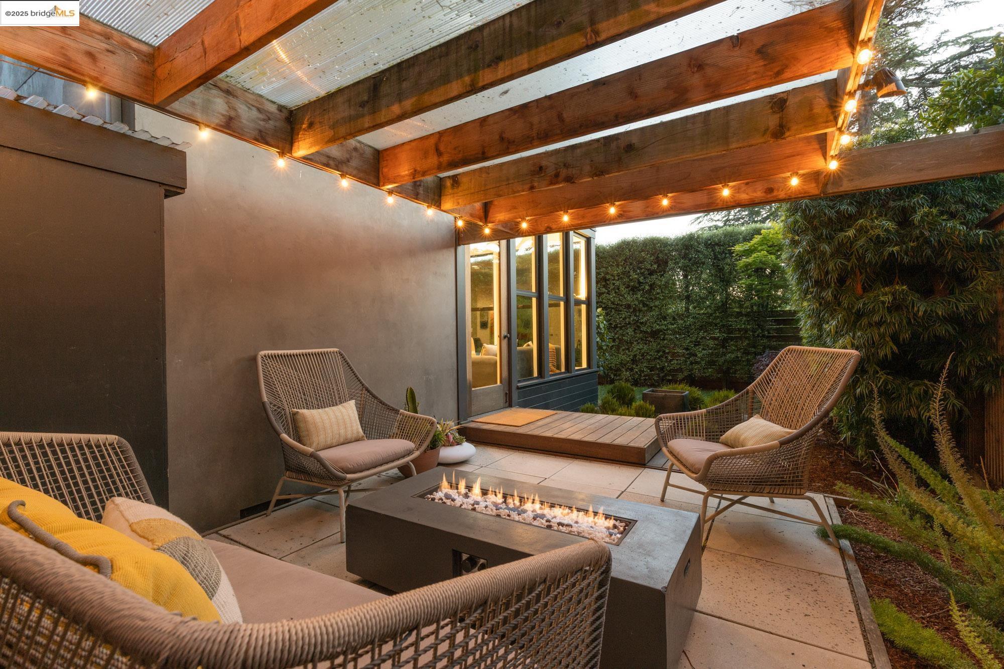 Detail Gallery Image 59 of 60 For 586 66th St, Oakland,  CA 94609 - 3 Beds | 2/1 Baths