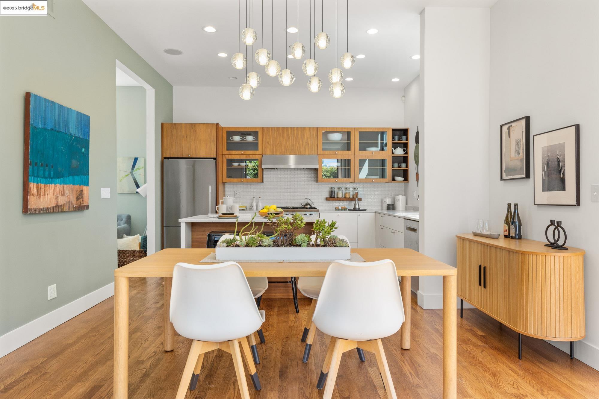 Detail Gallery Image 9 of 60 For 586 66th St, Oakland,  CA 94609 - 3 Beds | 2/1 Baths