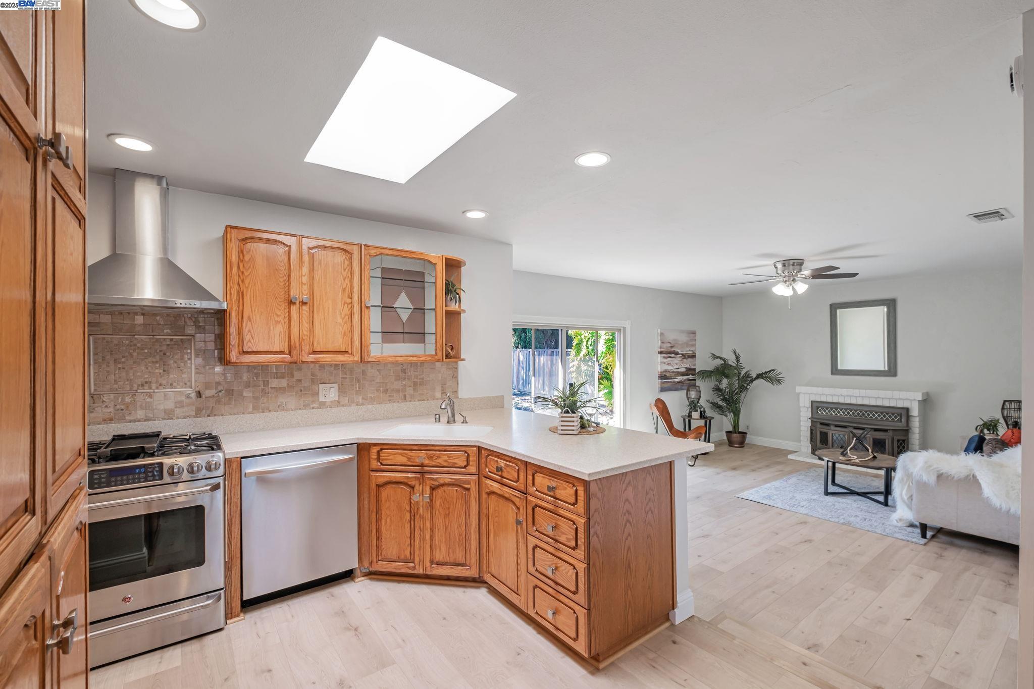 Detail Gallery Image 14 of 41 For 36339 Beech Pl, Newark,  CA 94560 - 3 Beds | 2 Baths