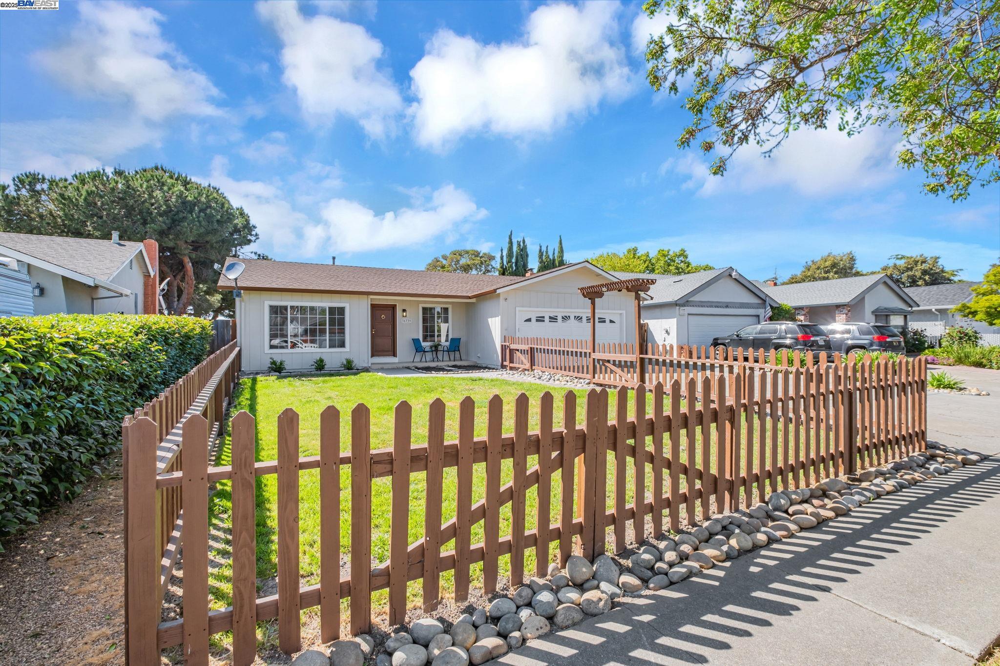 Detail Gallery Image 2 of 41 For 36339 Beech Pl, Newark,  CA 94560 - 3 Beds | 2 Baths