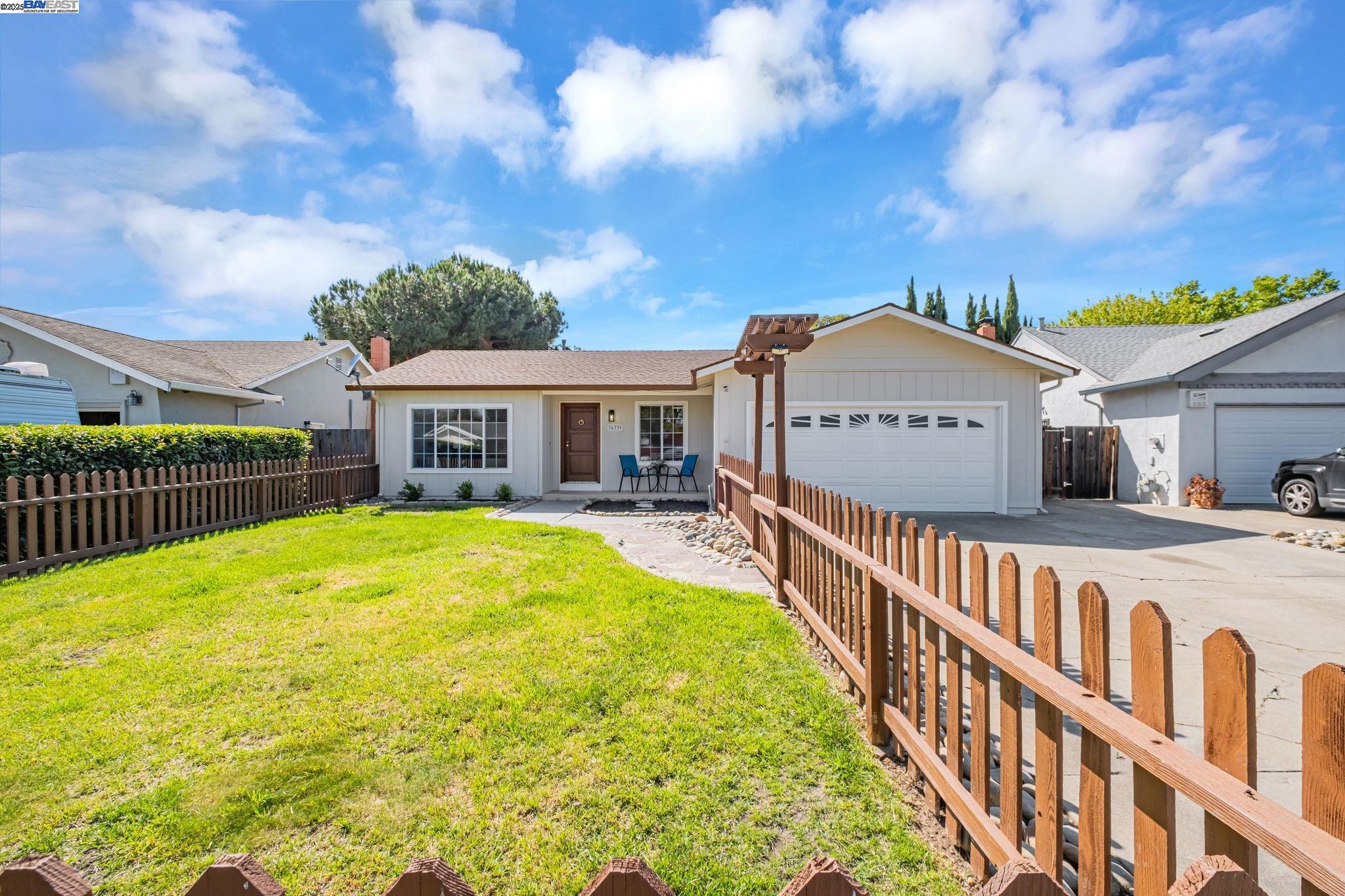 Detail Gallery Image 4 of 41 For 36339 Beech Pl, Newark,  CA 94560 - 3 Beds | 2 Baths