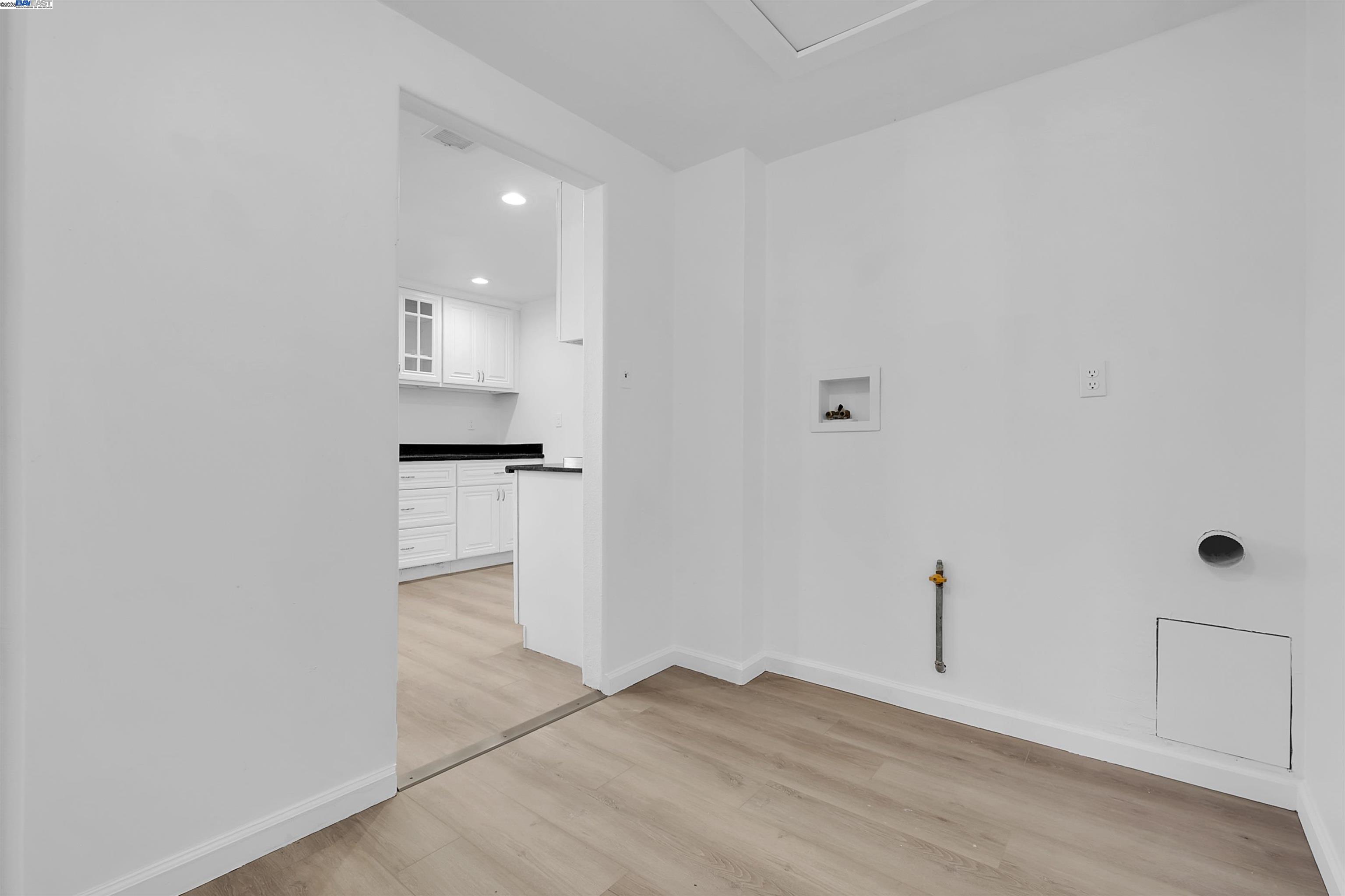Detail Gallery Image 14 of 33 For 2612 Grove Way, Castro Valley,  CA 94546 - 4 Beds | 1 Baths