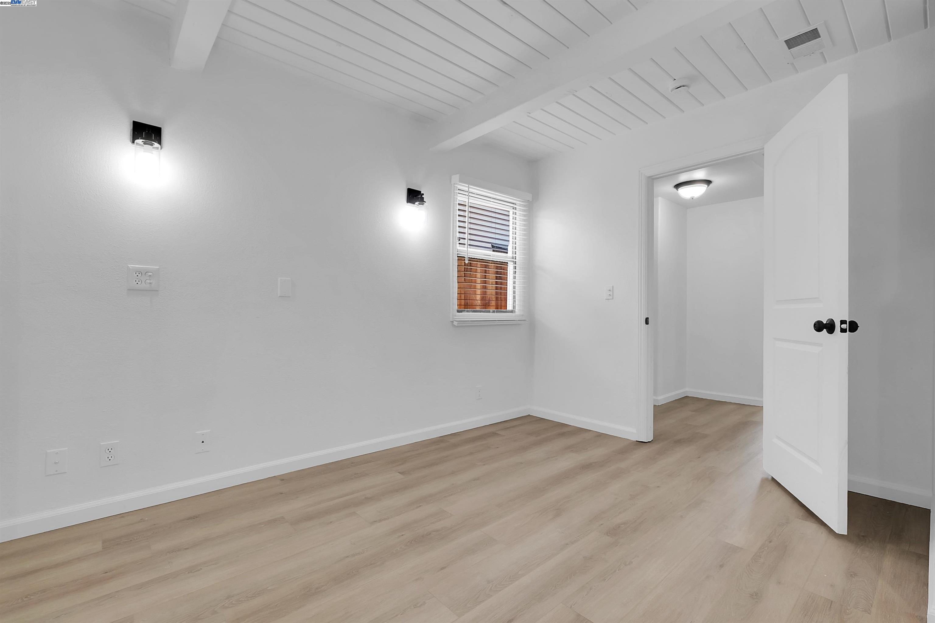 Detail Gallery Image 17 of 33 For 2612 Grove Way, Castro Valley,  CA 94546 - 4 Beds | 1 Baths
