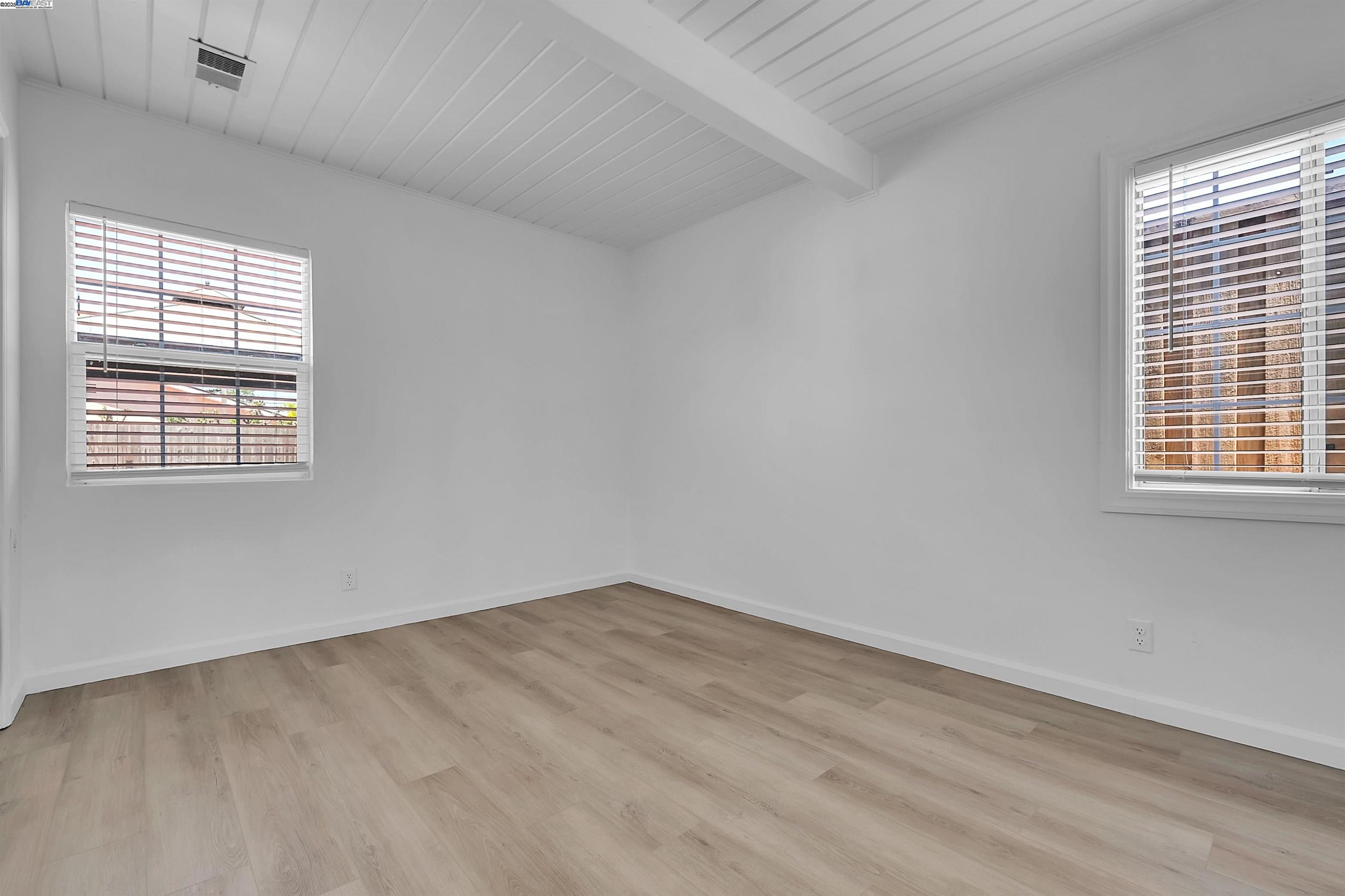 Detail Gallery Image 18 of 33 For 2612 Grove Way, Castro Valley,  CA 94546 - 4 Beds | 1 Baths