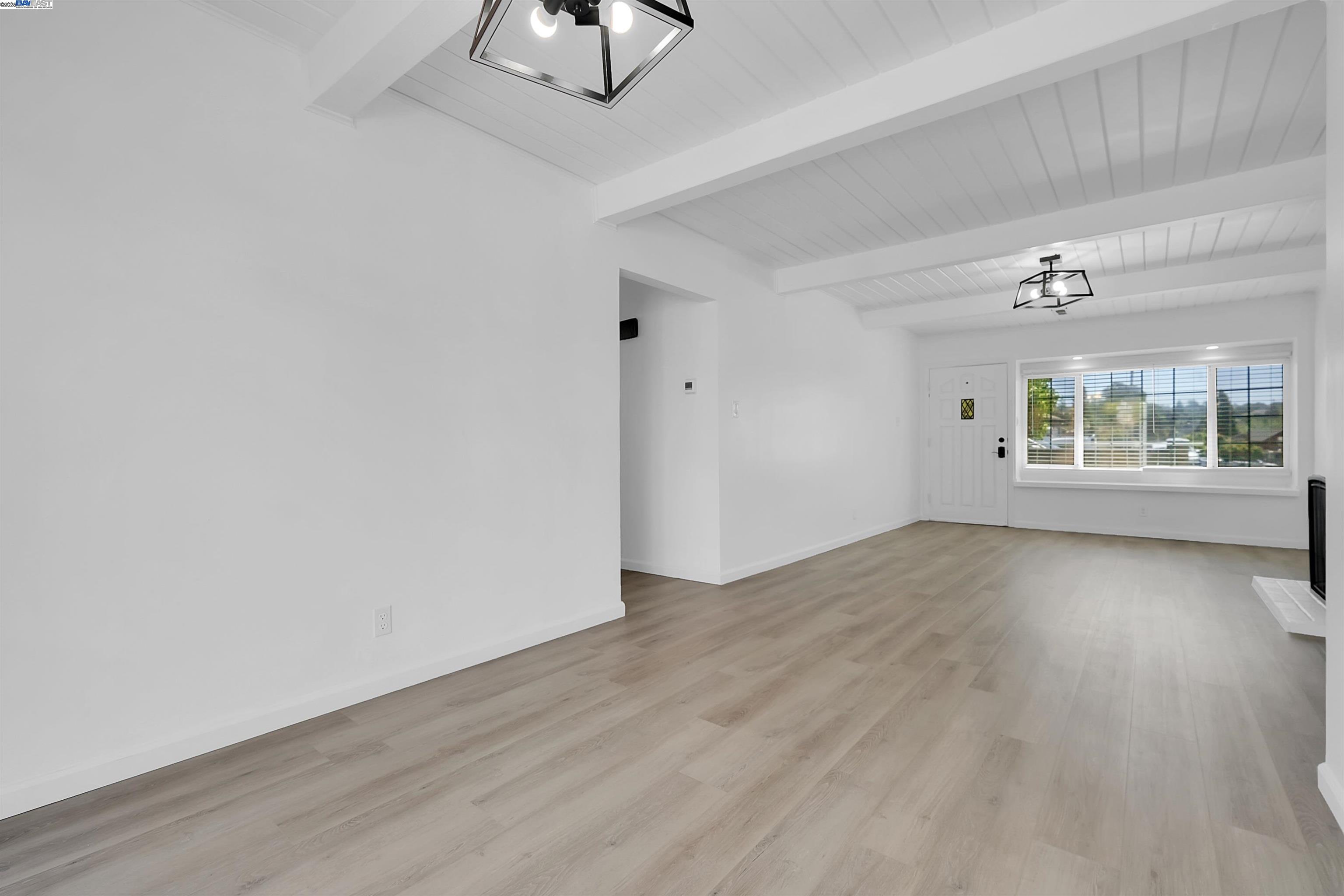 Detail Gallery Image 7 of 33 For 2612 Grove Way, Castro Valley,  CA 94546 - 4 Beds | 1 Baths