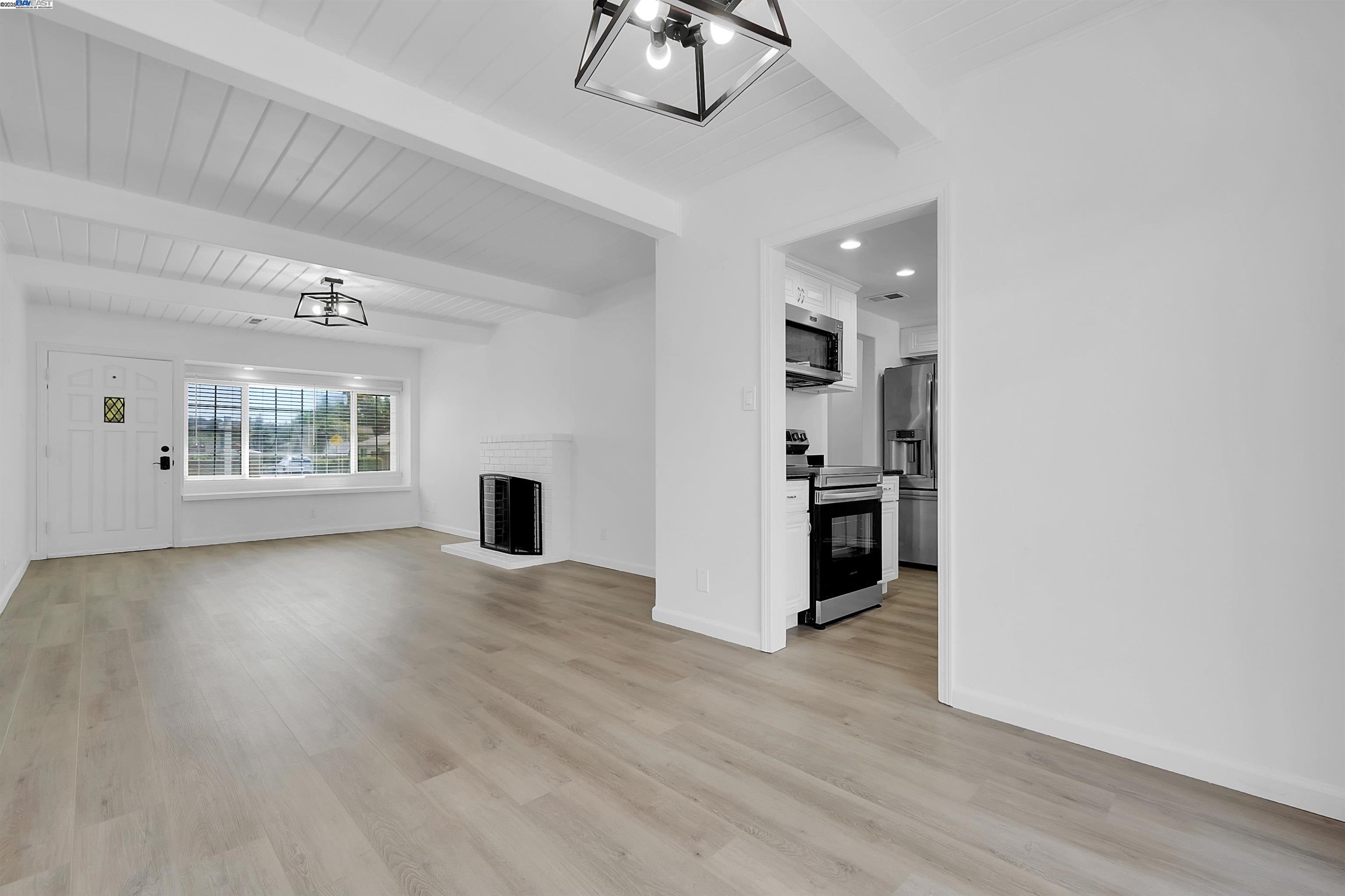 Detail Gallery Image 8 of 33 For 2612 Grove Way, Castro Valley,  CA 94546 - 4 Beds | 1 Baths