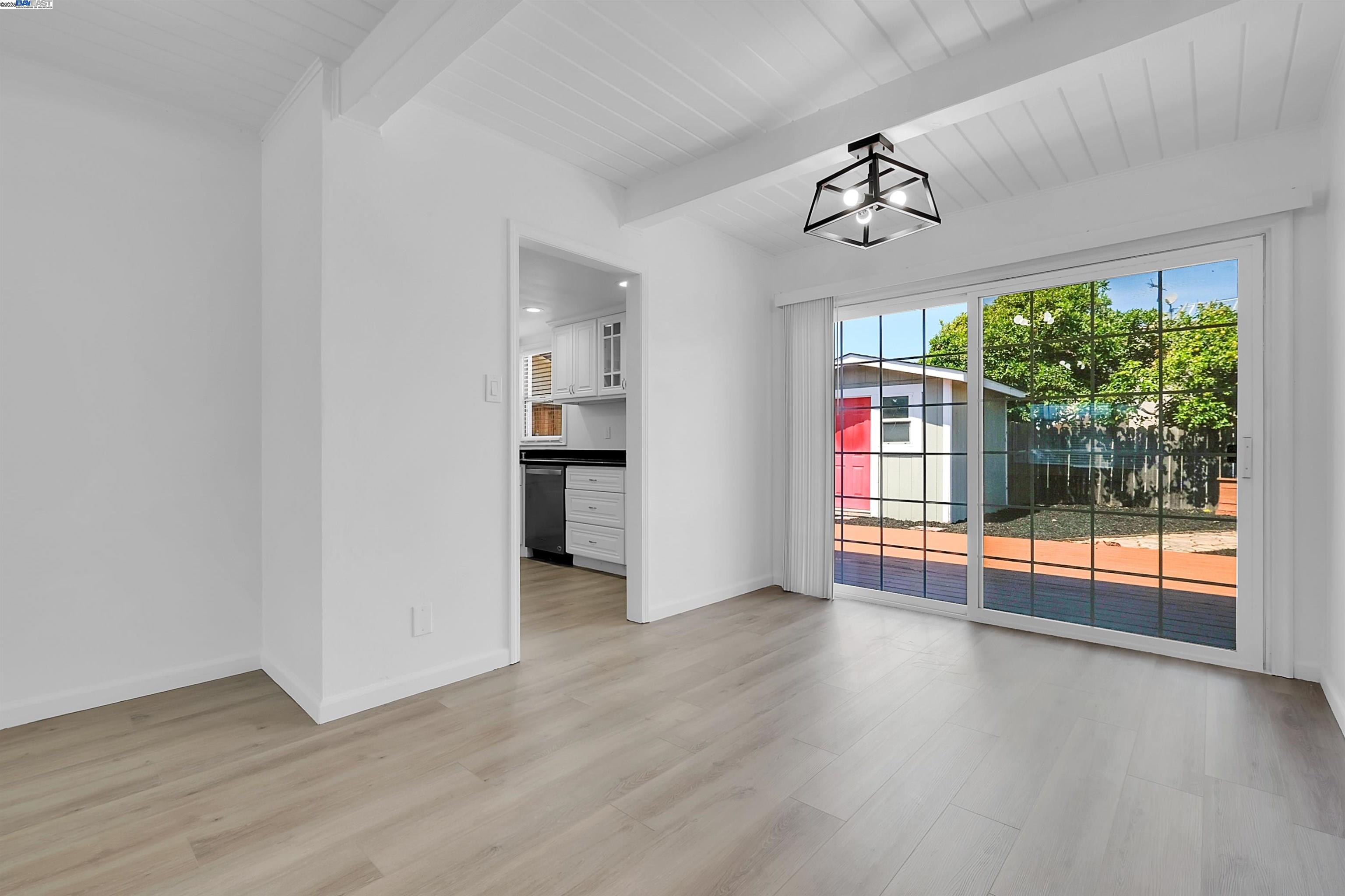 Detail Gallery Image 9 of 33 For 2612 Grove Way, Castro Valley,  CA 94546 - 4 Beds | 1 Baths