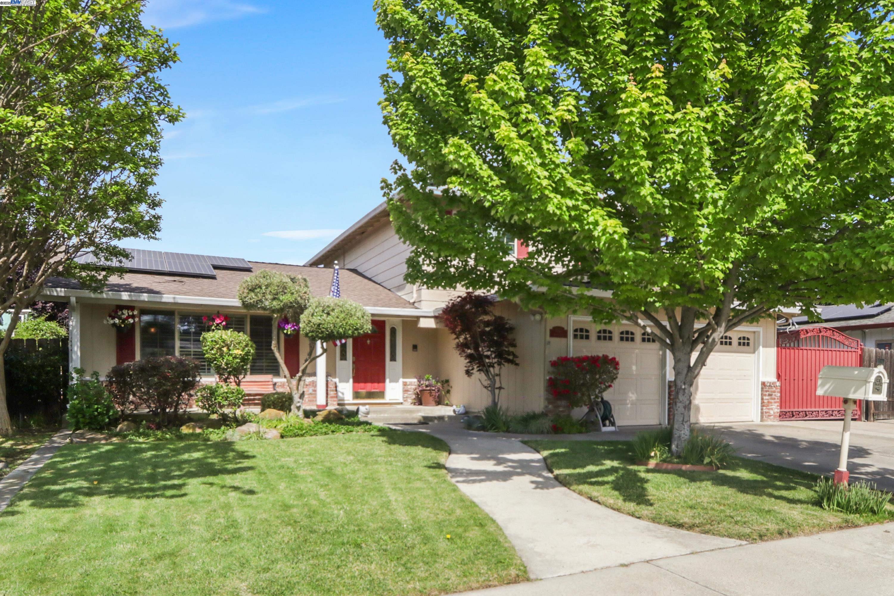Detail Gallery Image 1 of 30 For 8525 Mason Dr, Stockton,  CA 95209 - 3 Beds | 3 Baths