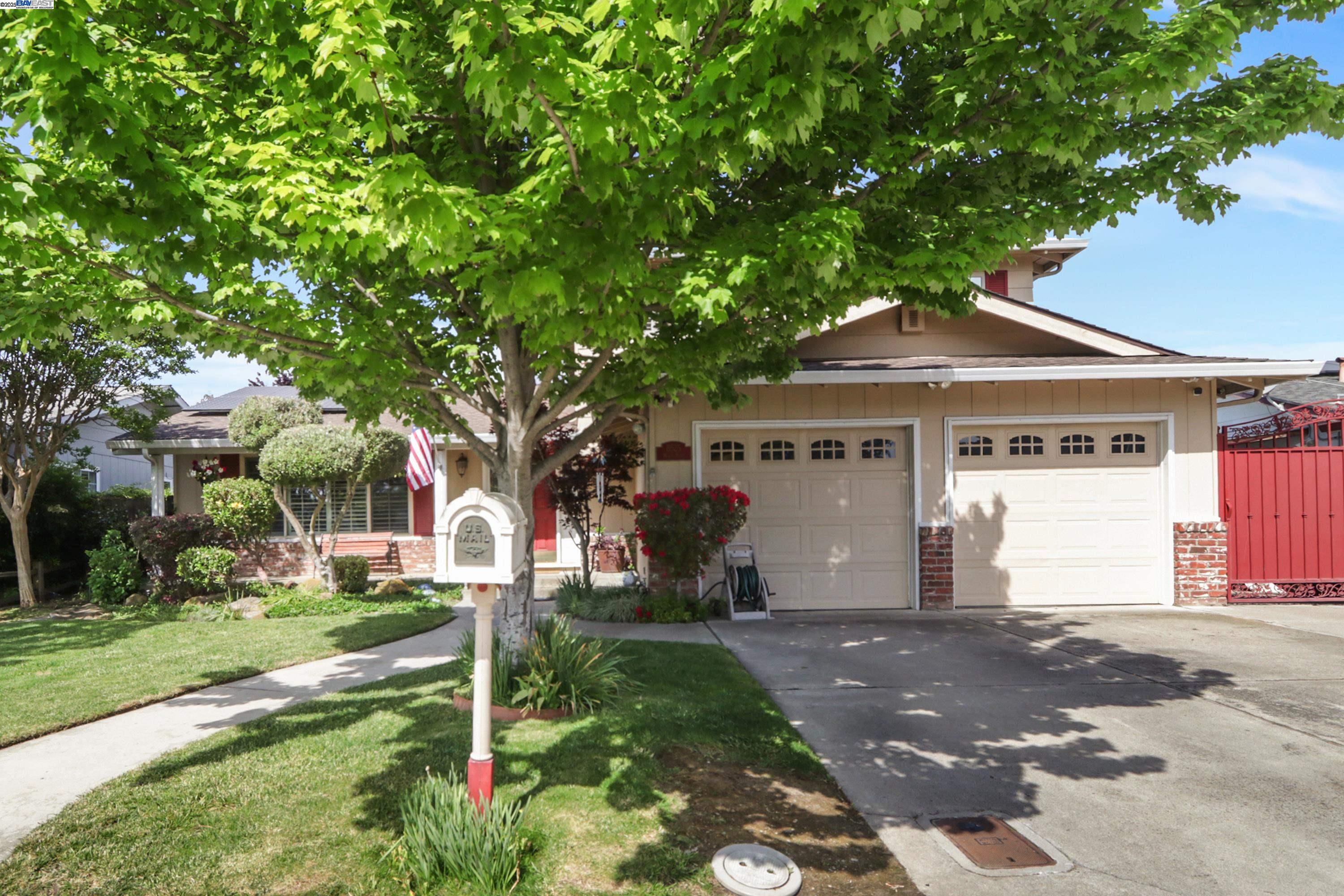 Detail Gallery Image 2 of 30 For 8525 Mason Dr, Stockton,  CA 95209 - 3 Beds | 3 Baths
