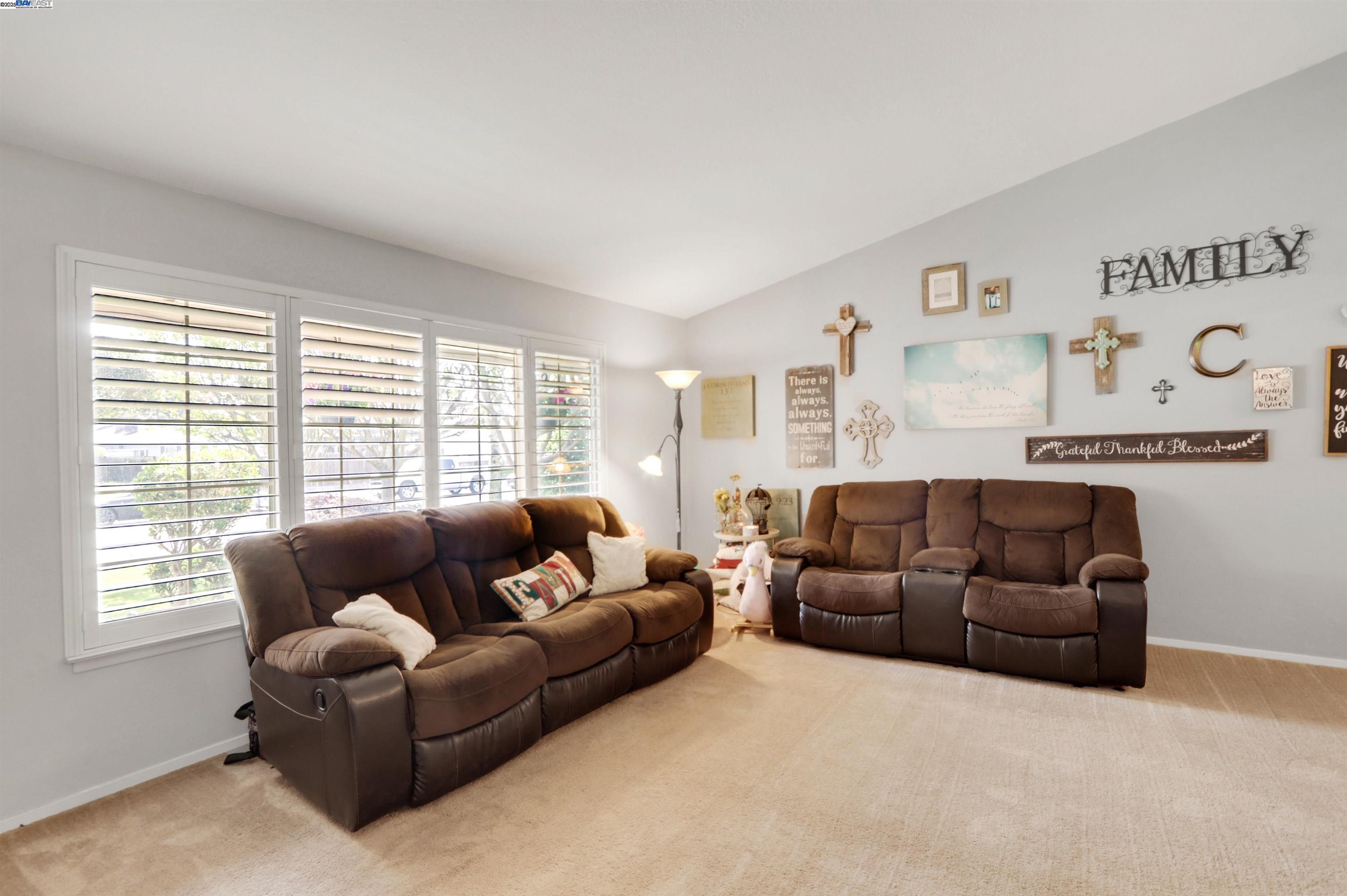 Detail Gallery Image 5 of 30 For 8525 Mason Dr, Stockton,  CA 95209 - 3 Beds | 3 Baths