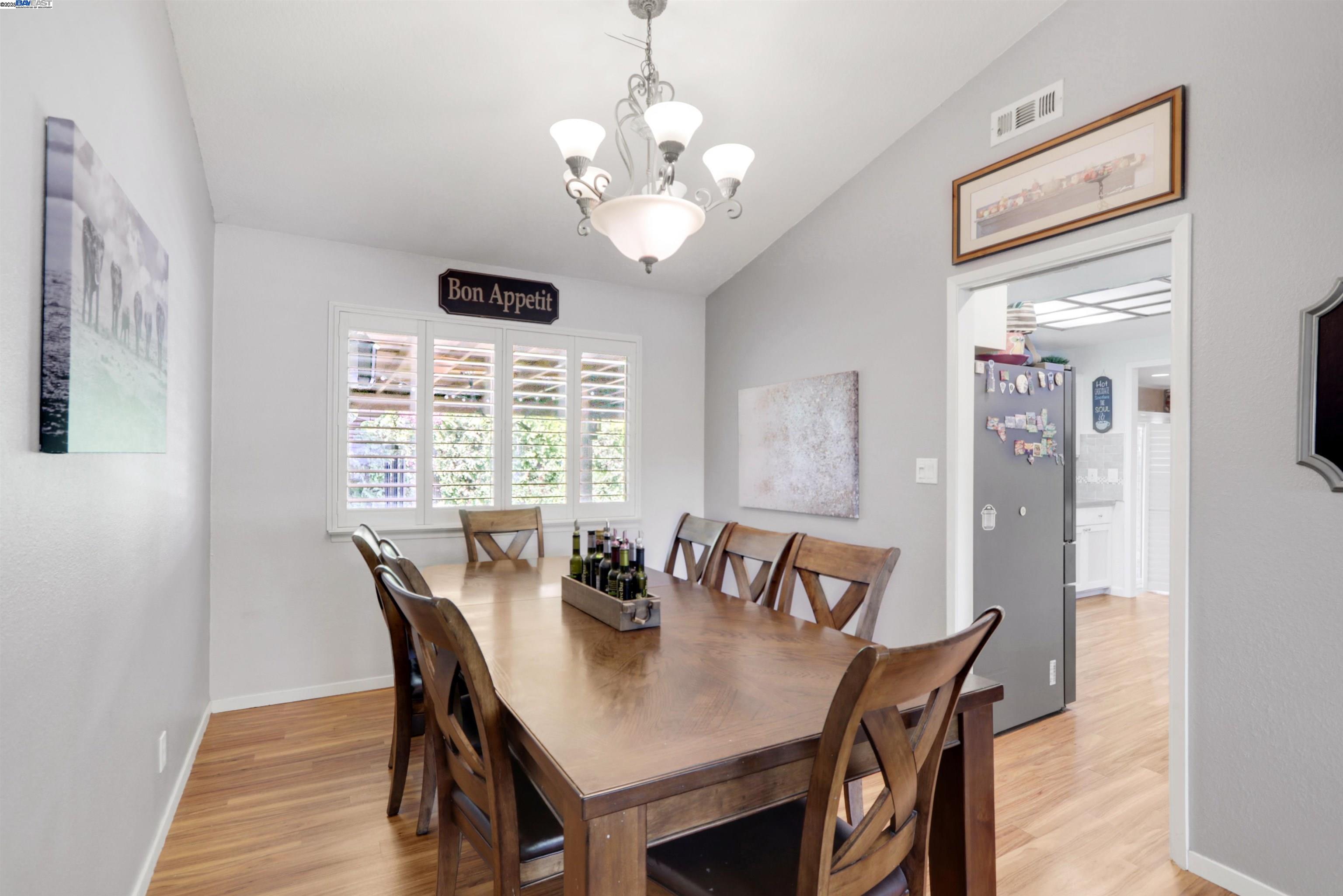 Detail Gallery Image 8 of 30 For 8525 Mason Dr, Stockton,  CA 95209 - 3 Beds | 3 Baths