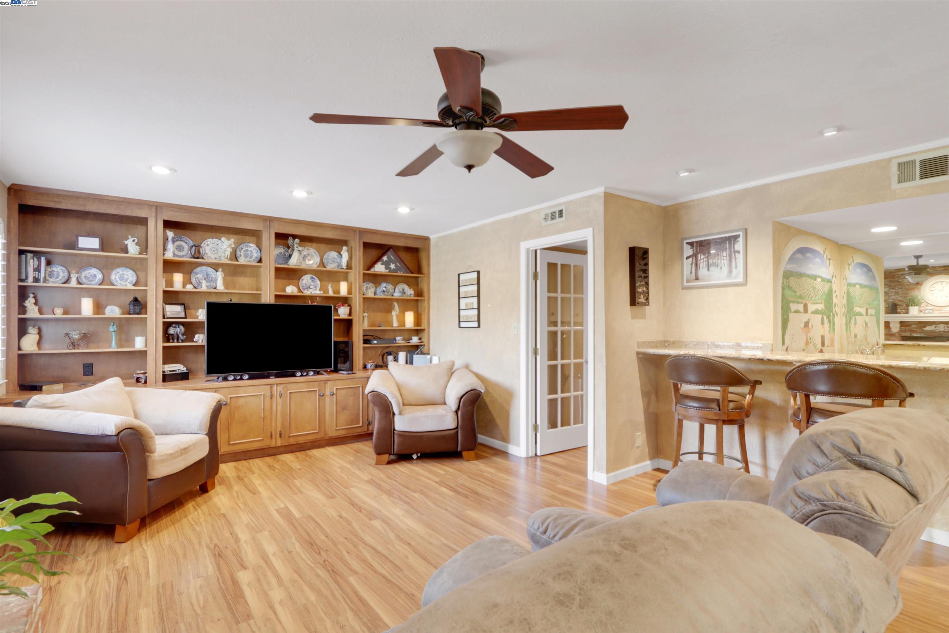 Detail Gallery Image 10 of 30 For 8525 Mason Dr, Stockton,  CA 95209 - 3 Beds | 3 Baths