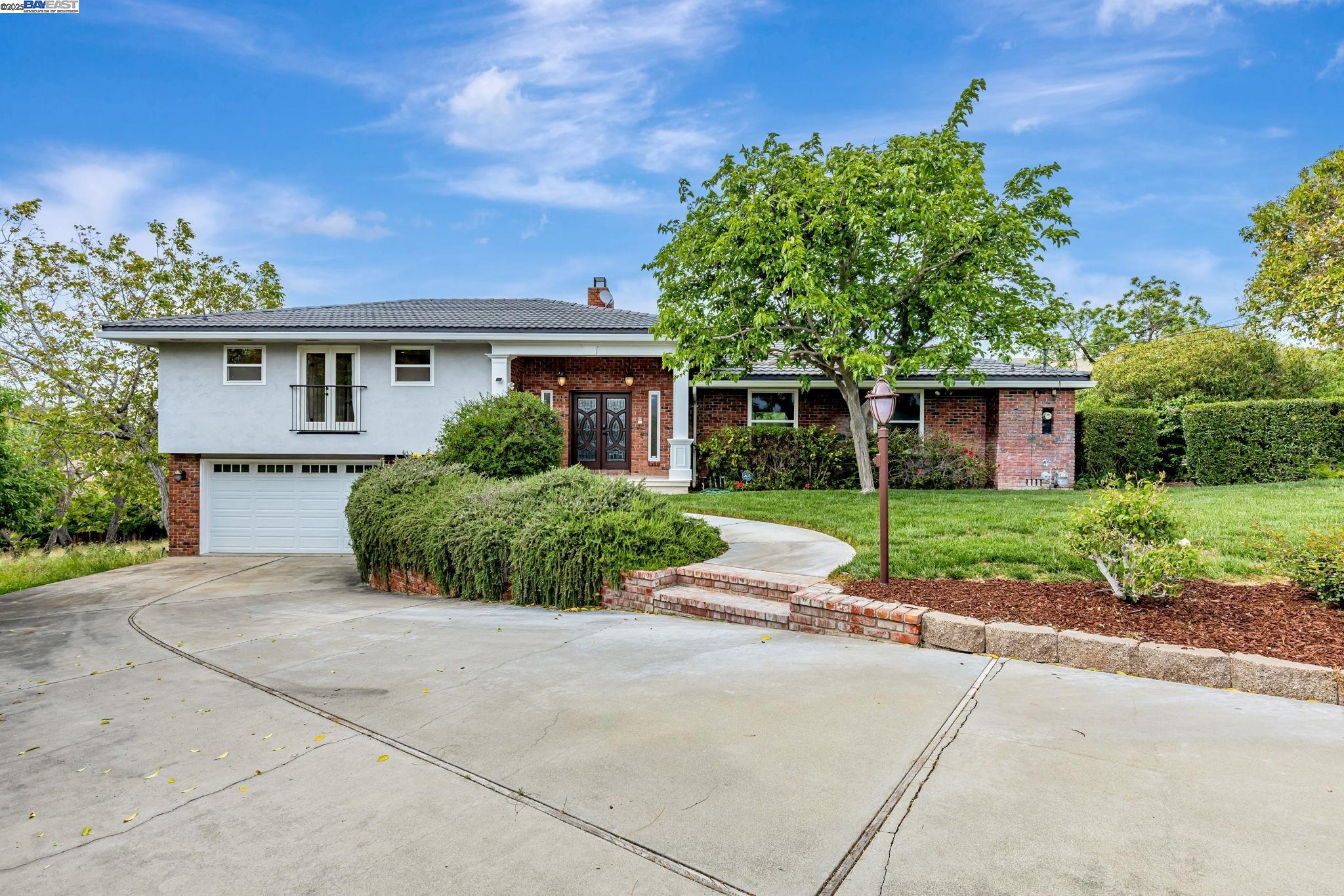 Detail Gallery Image 1 of 57 For 1939 Carzino Ct, Concord,  CA 94521 - 4 Beds | 2/2 Baths