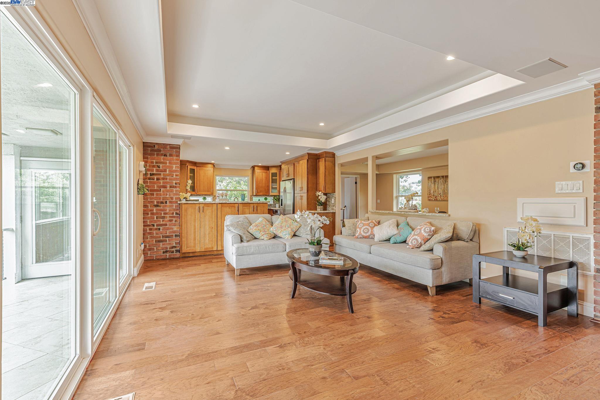 Detail Gallery Image 11 of 57 For 1939 Carzino Ct, Concord,  CA 94521 - 4 Beds | 2/2 Baths